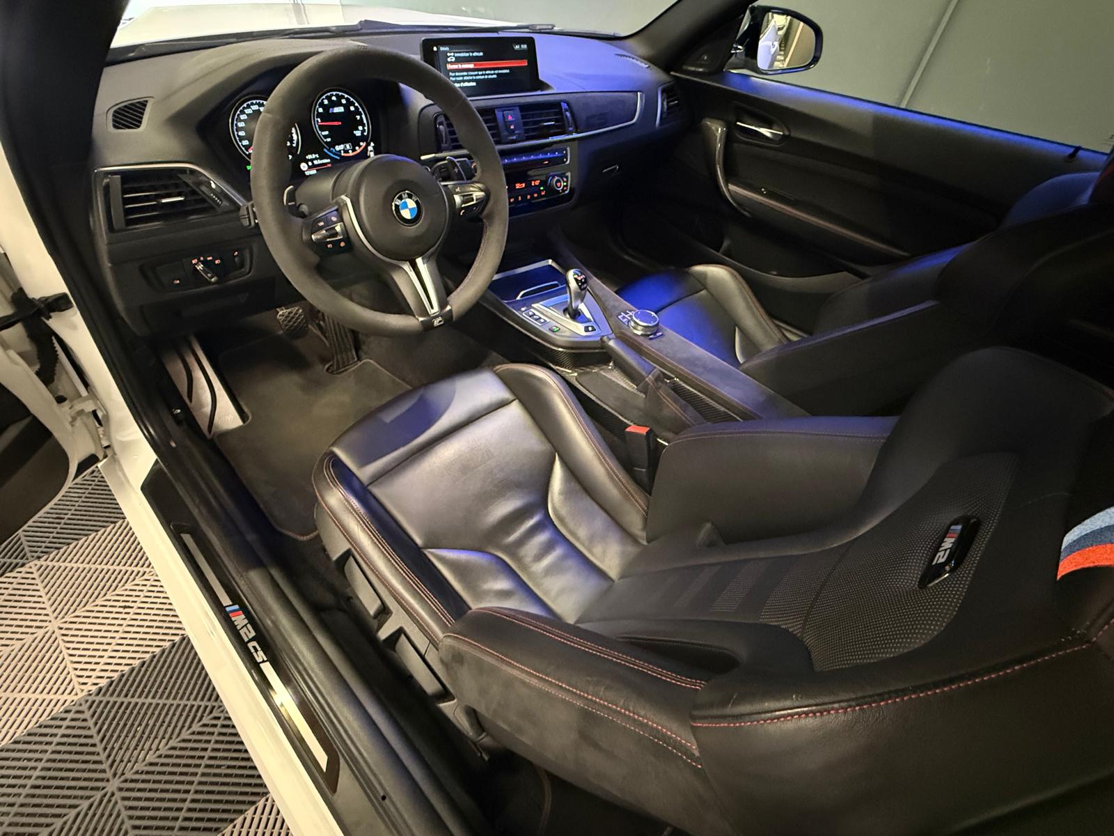 BMW M2 CS-showroom-element-1