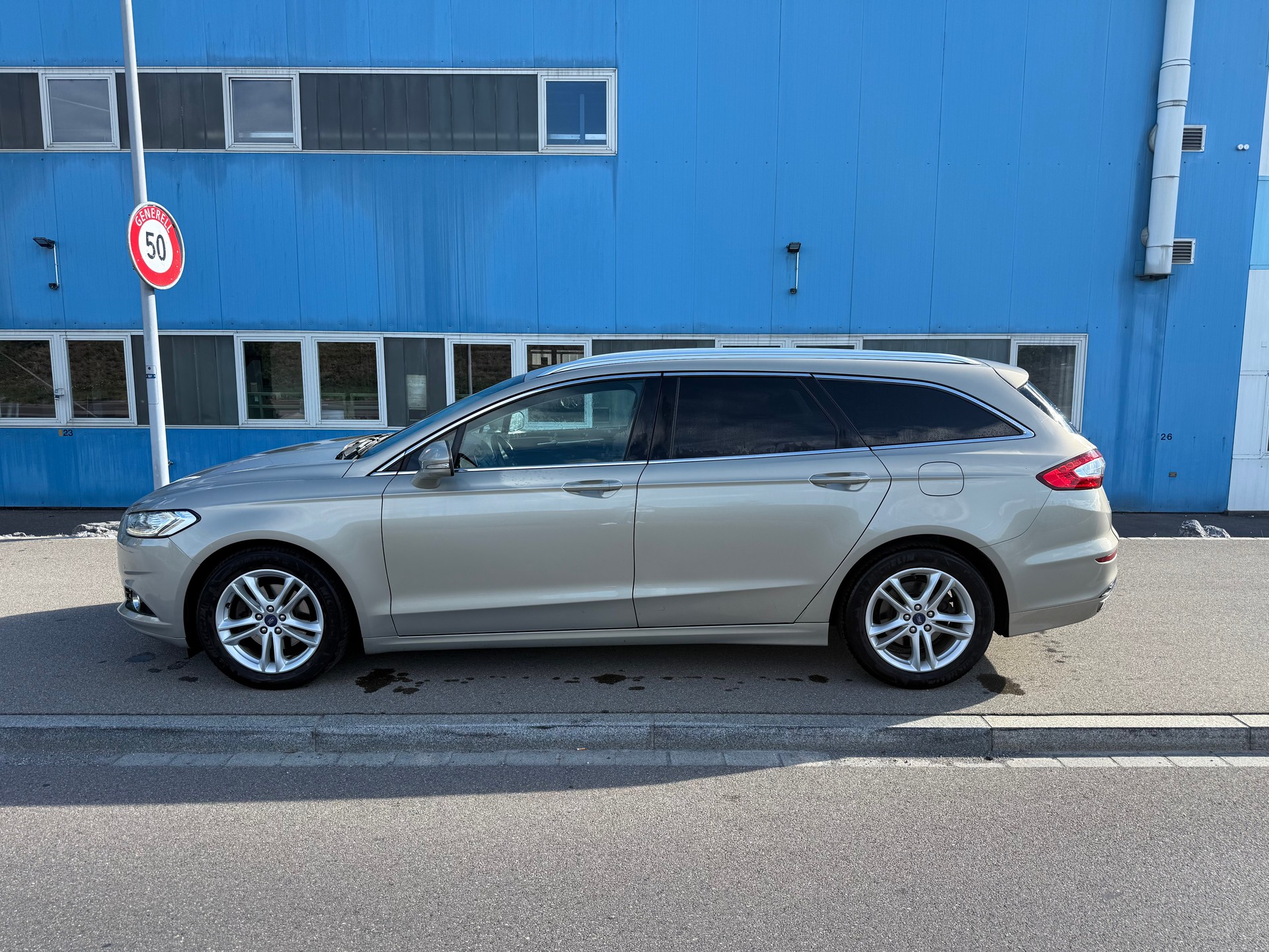 FORD Mondeo 2.0 EcoBoost SCTi Vignale Automatic-image-3