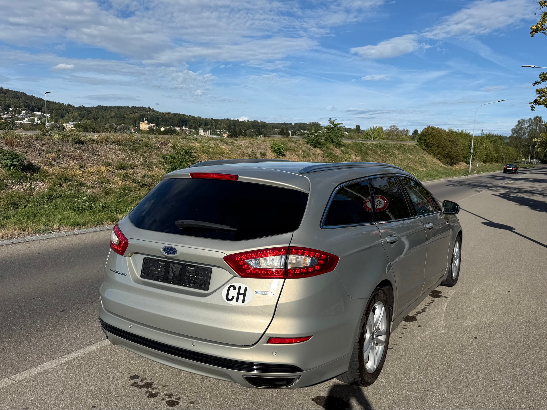 FORD Mondeo 2.0 EcoBoost SCTi Vignale Automatic-image-5