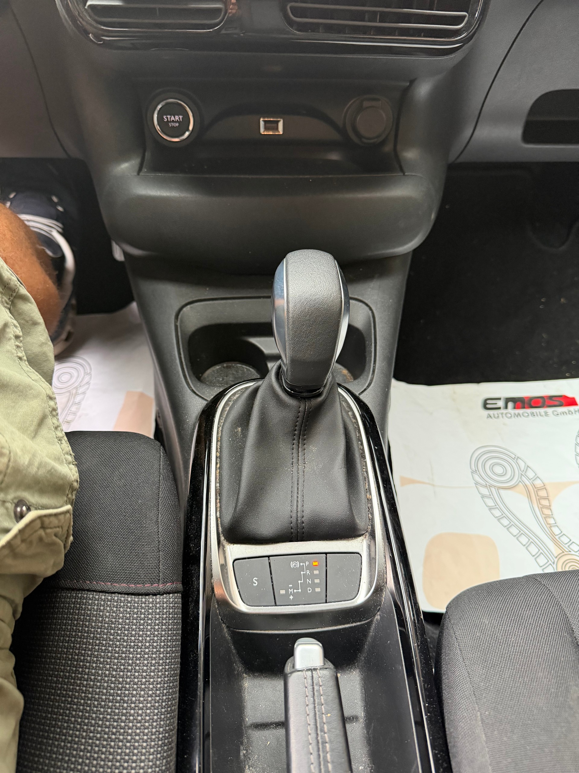 CITROEN C4 Cactus 1.2 Pure Tech Shine EAT6-image-9