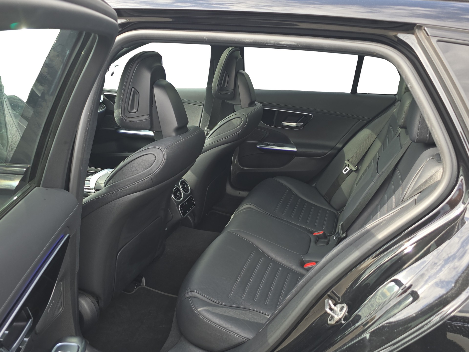MERCEDES-BENZ C 220 d T 4Matic AMG Line-image-9