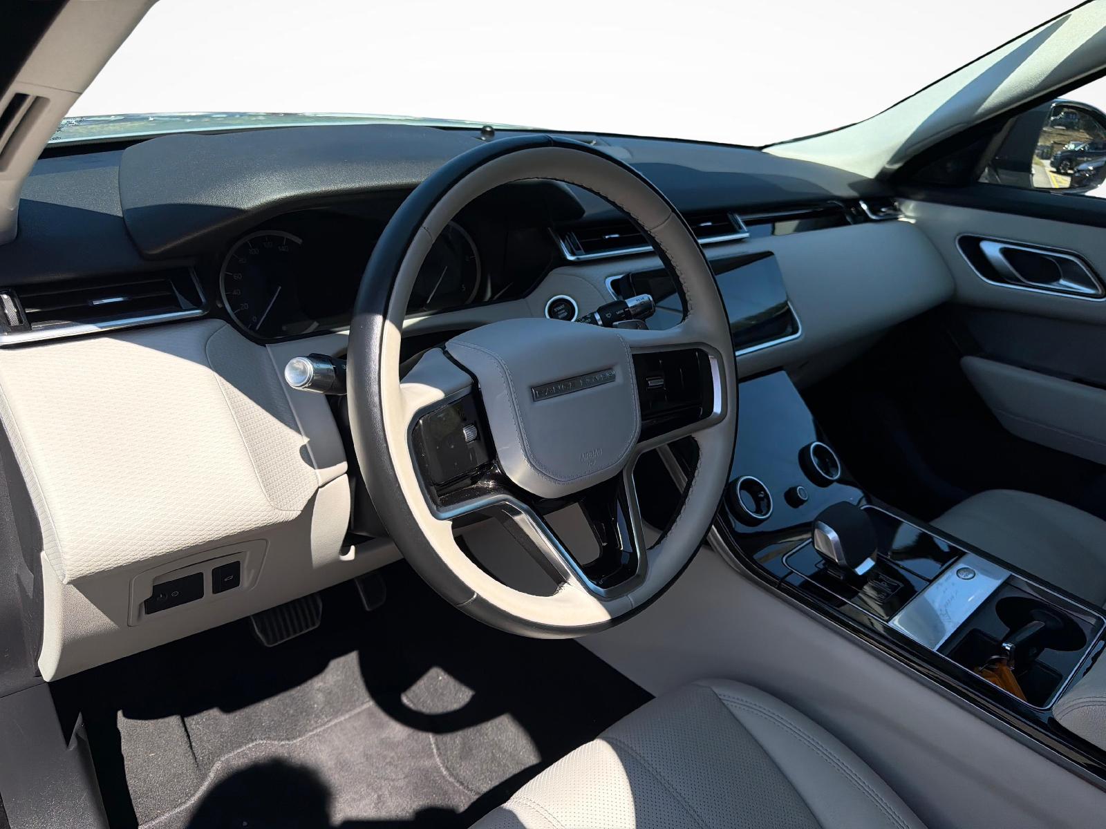 LAND ROVER Range Rover Velar 3.0 D I6 300 R-Dynamic-showroom-element-3