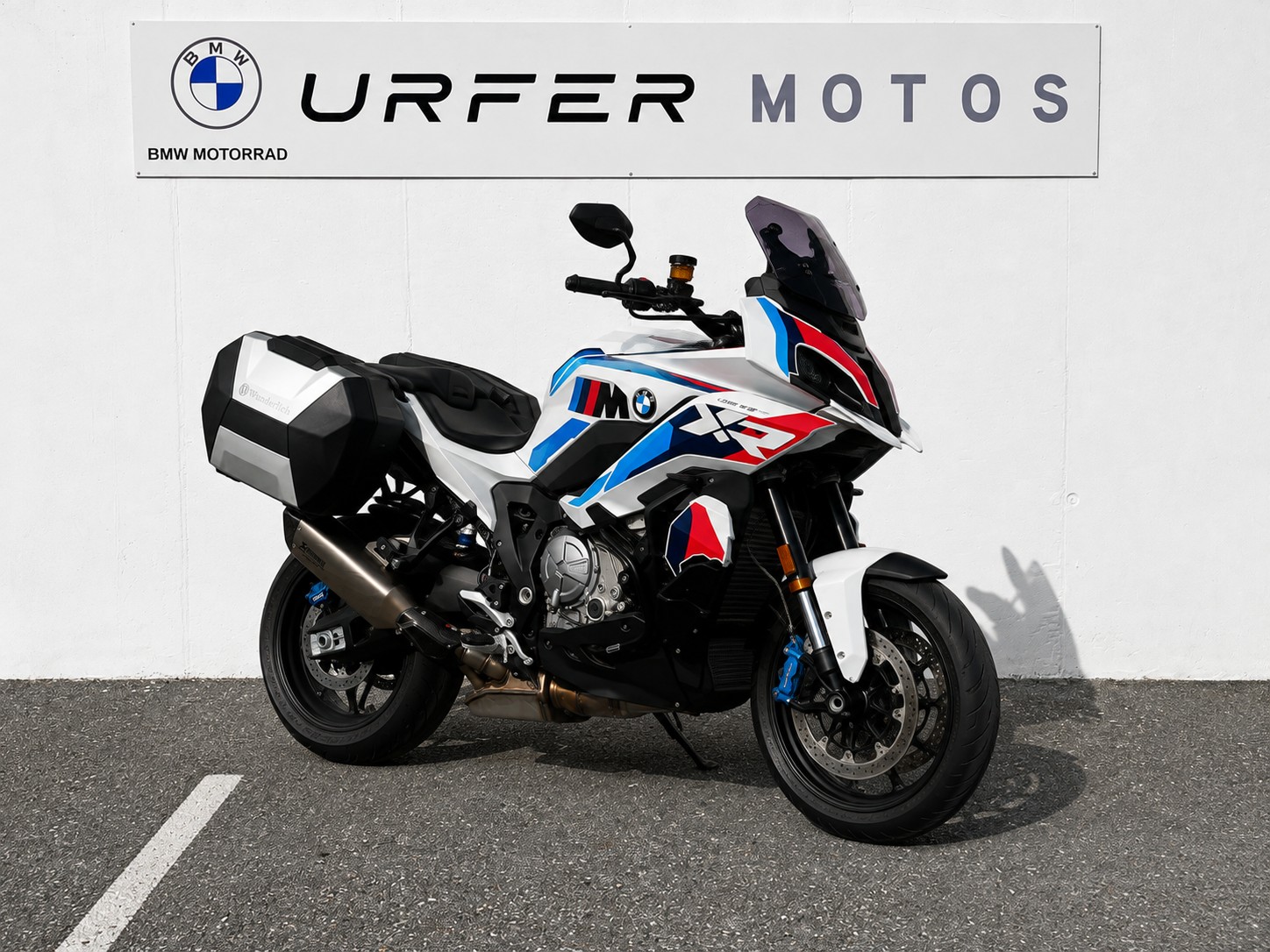 BMW M 1000 XR-showroom-element-1