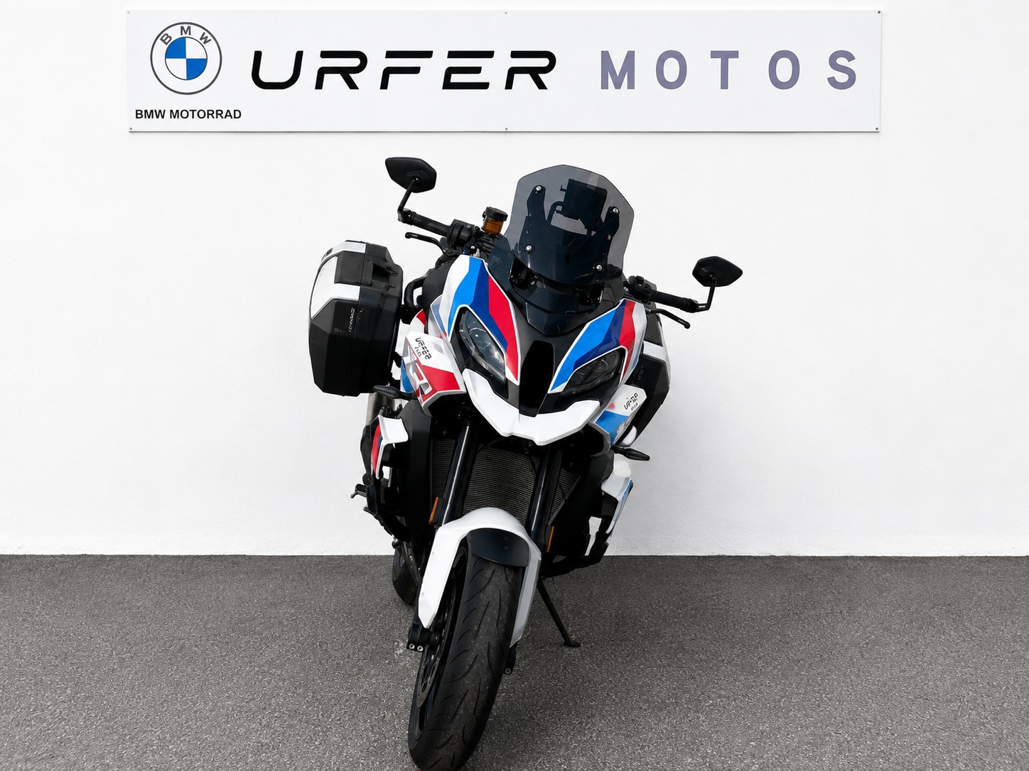 BMW M 1000 XR-showroom-element-2