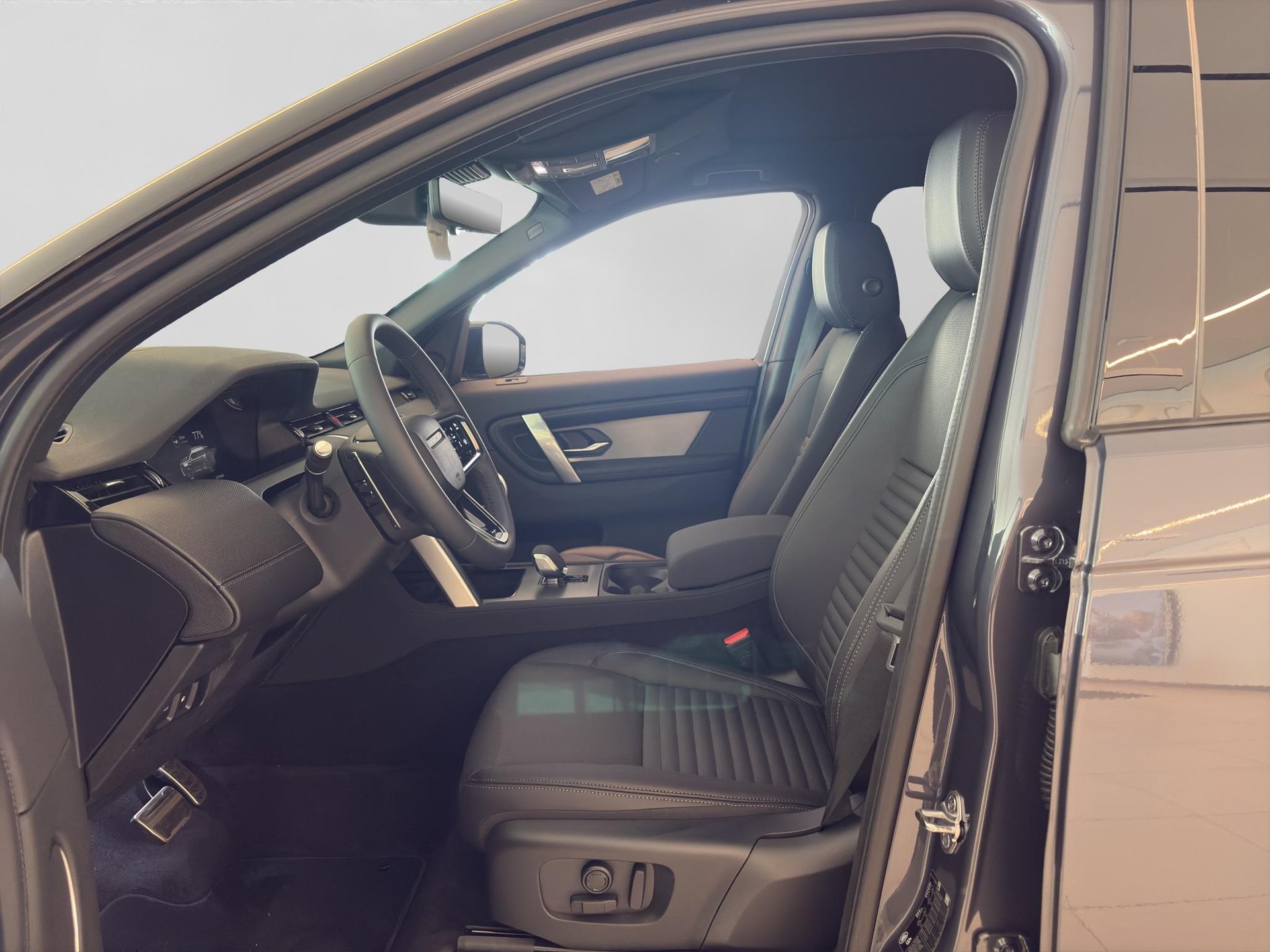 LAND ROVER Discovery Sport 1.5 T 270e Landmark-showroom-element-1