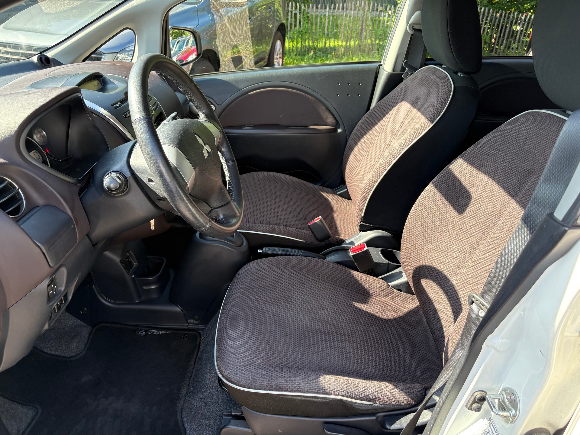 MITSUBISHI i MiEV-image-5