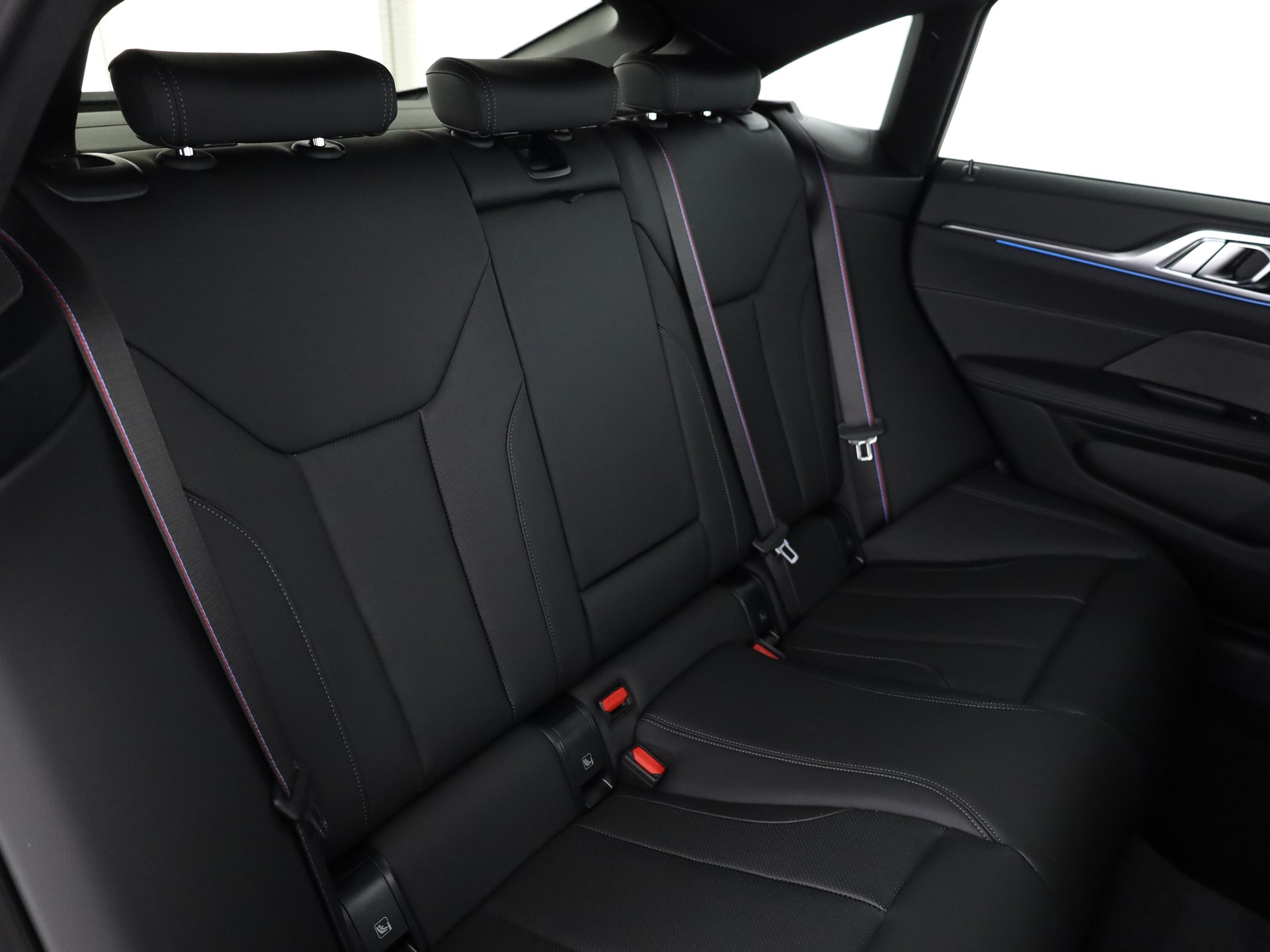 BMW i4 xDrive40-image-15