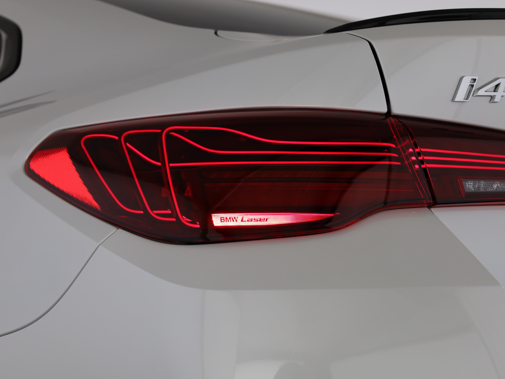 BMW i4 xDrive40-image-7