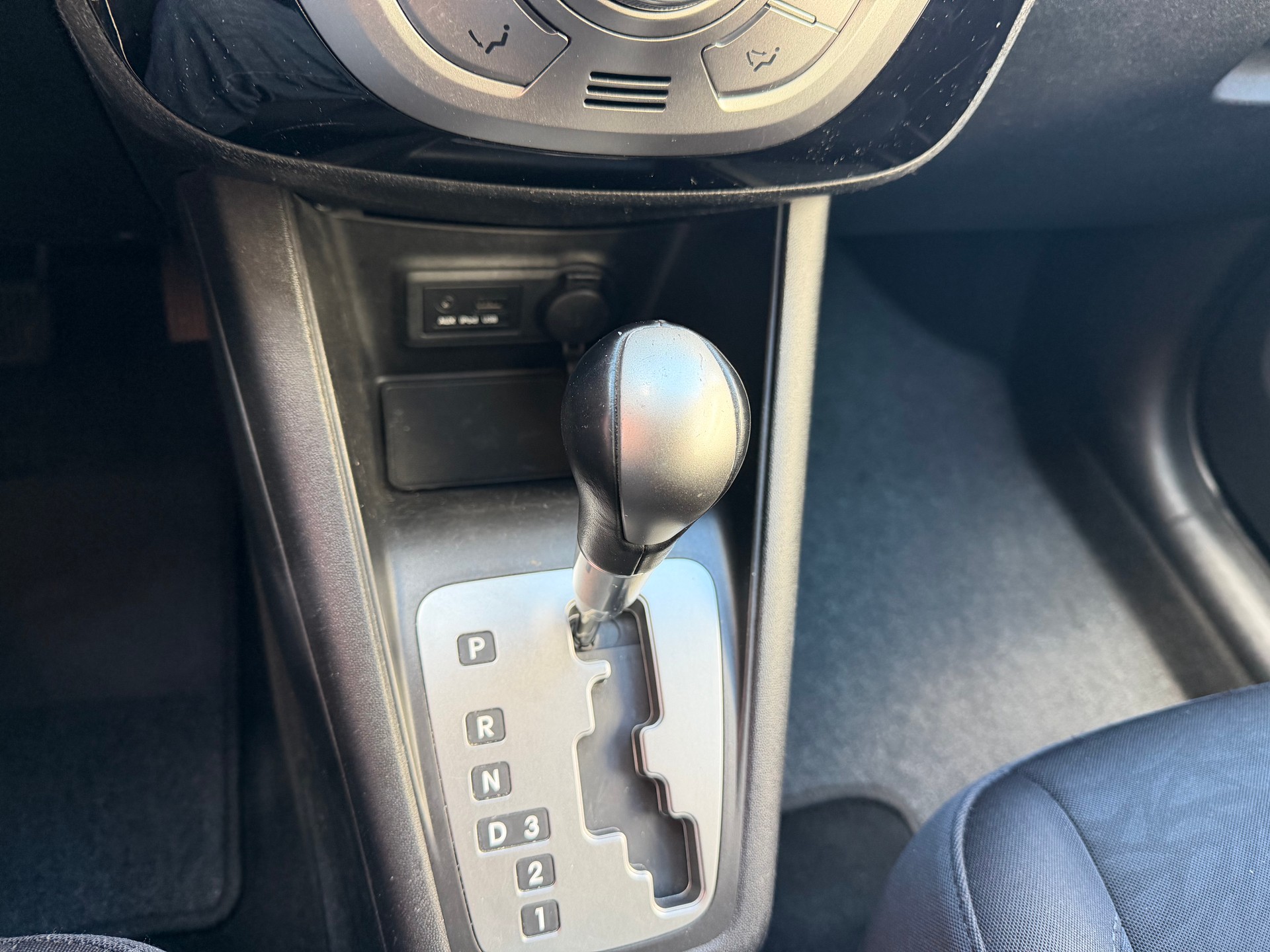HYUNDAI iX20 1.6 Premium Automatic-image-8