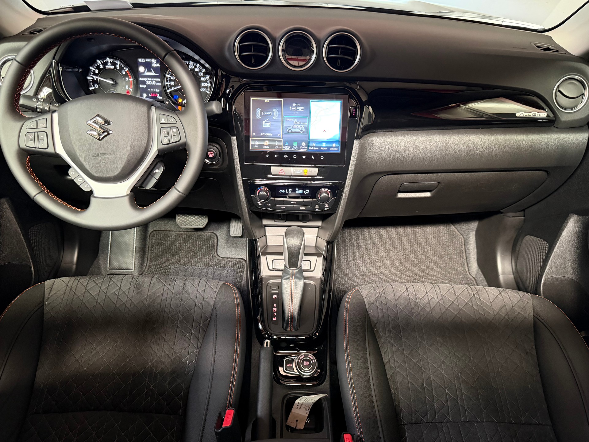 SUZUKI Vitara 1.4 Boosterjet Black Edition Top 4x4 Hybrid Automatic AHK-image-18