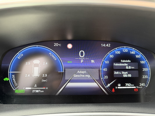 TOYOTA Corolla Cross 4WD Premium-image-14
