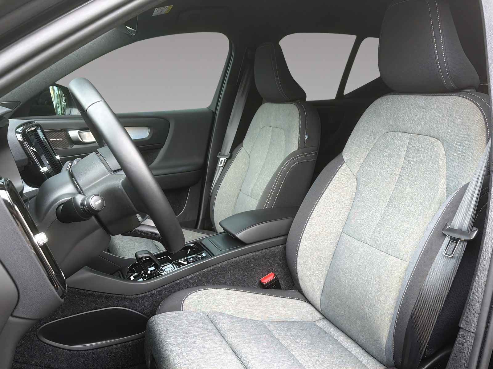 VOLVO XC40 B4 Benzin Mild Hybrid Plus Dark DCT-image-6