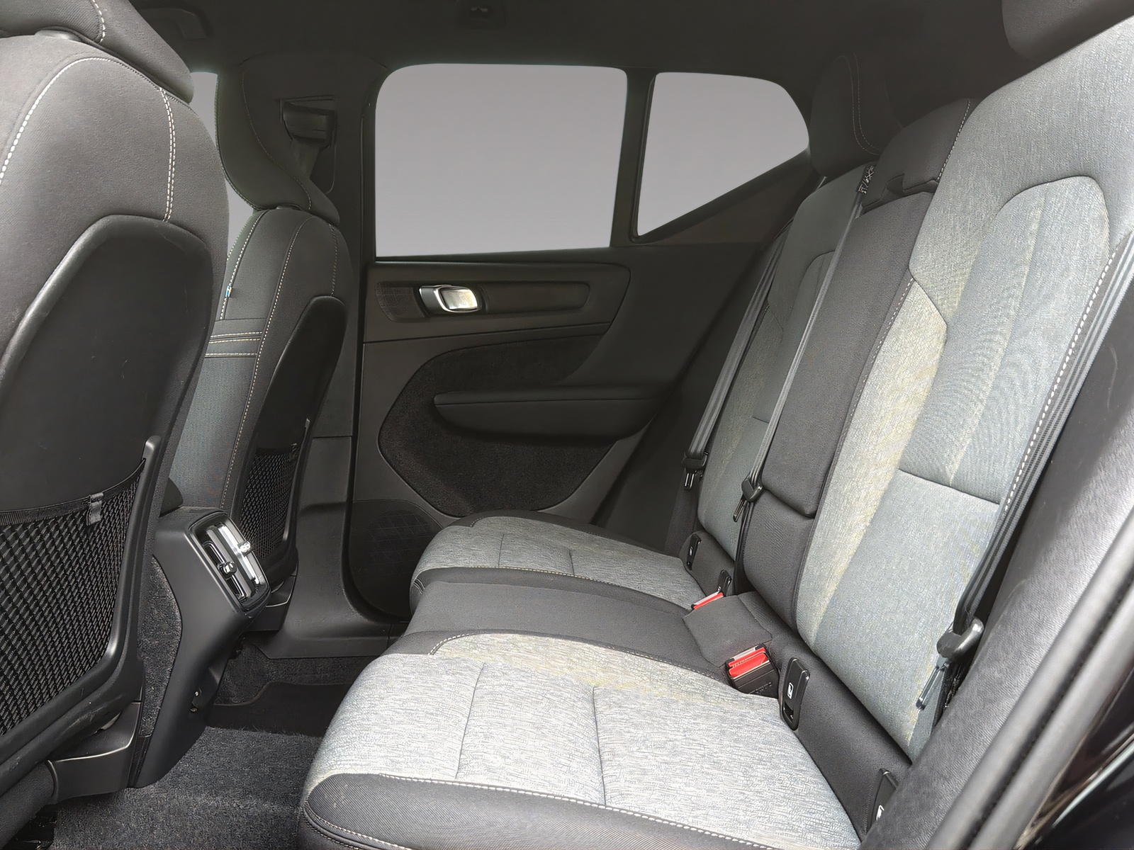 VOLVO XC40 B4 Benzin Mild Hybrid Plus Dark DCT-image-14