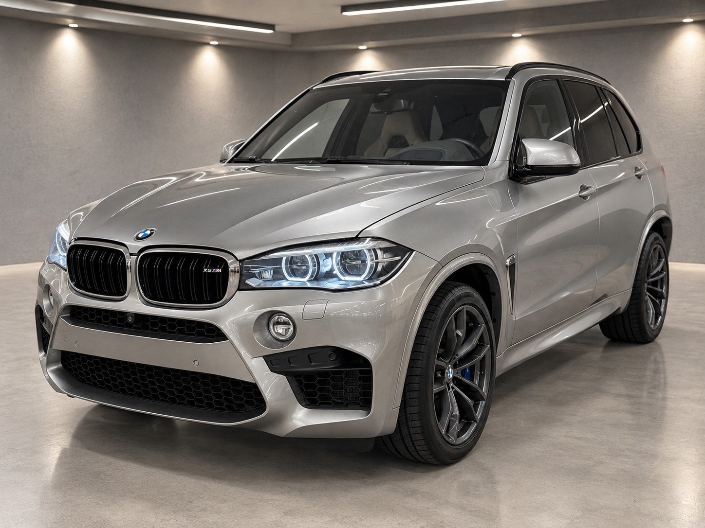 BMW X5M F85 mit 4.4 V8 Biturbo und 575PS 1.Hand ab MFK