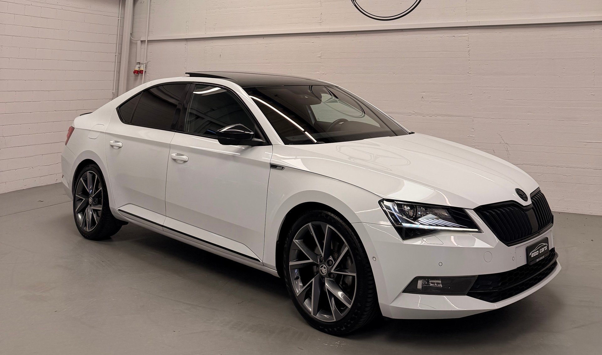 SKODA Superb 2.0 TSI SportLine+ DSG Limited White Performance CH Fahrzeug-showroom-element-1