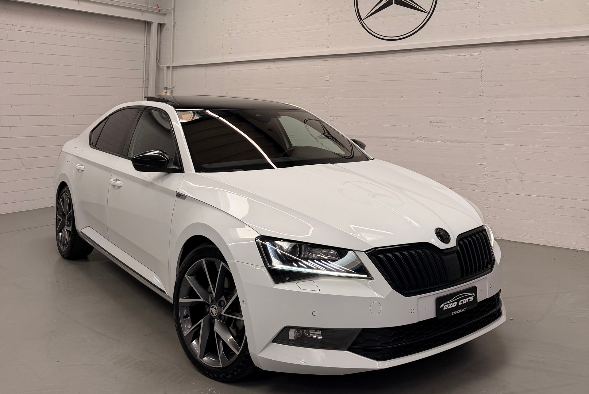 SKODA Superb 2.0 TSI SportLine+ DSG Limited White Performance CH Fahrzeug-showroom-element-3