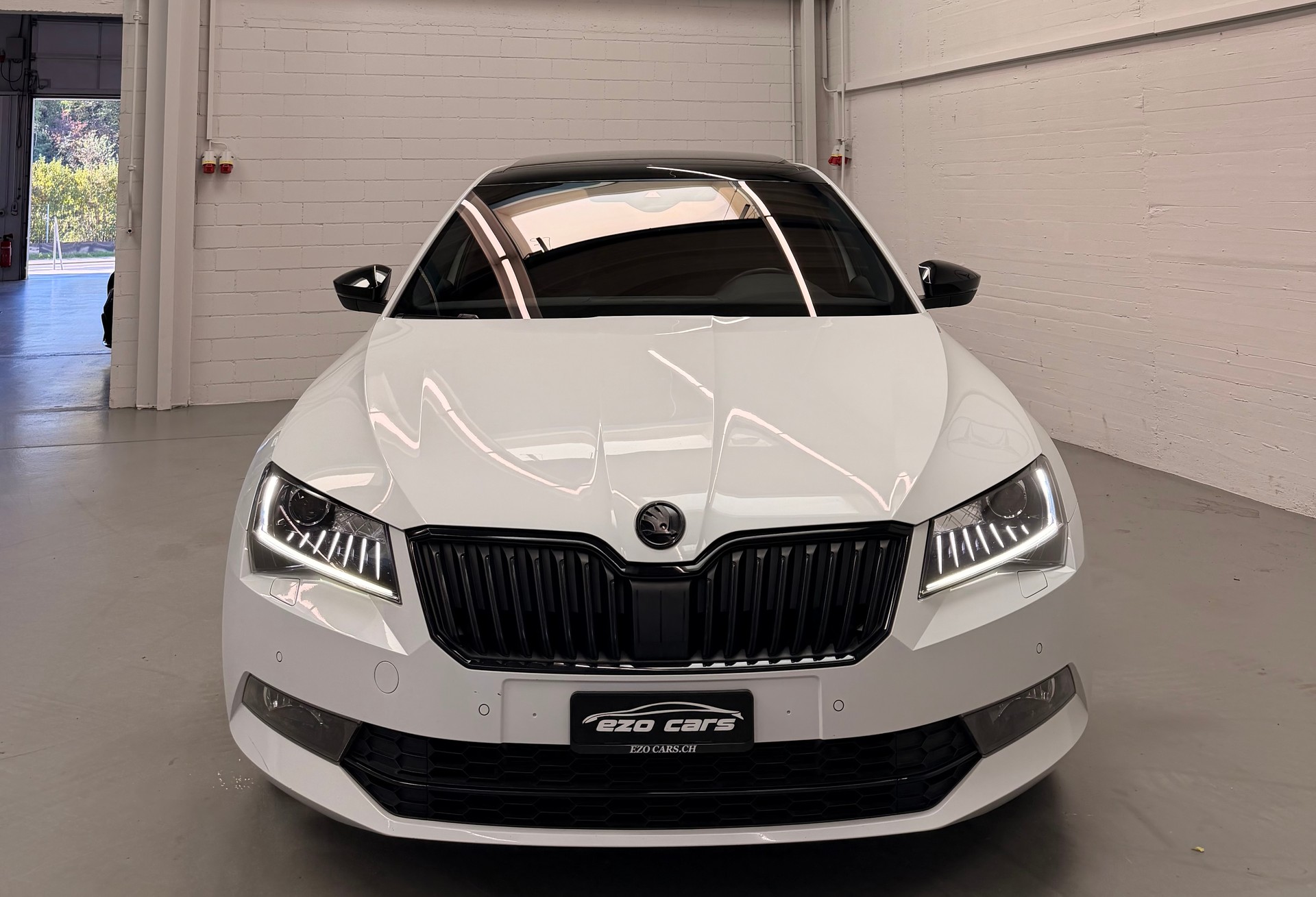 SKODA Superb 2.0 TSI SportLine+ DSG Limited White Performance CH Fahrzeug-showroom-element-2