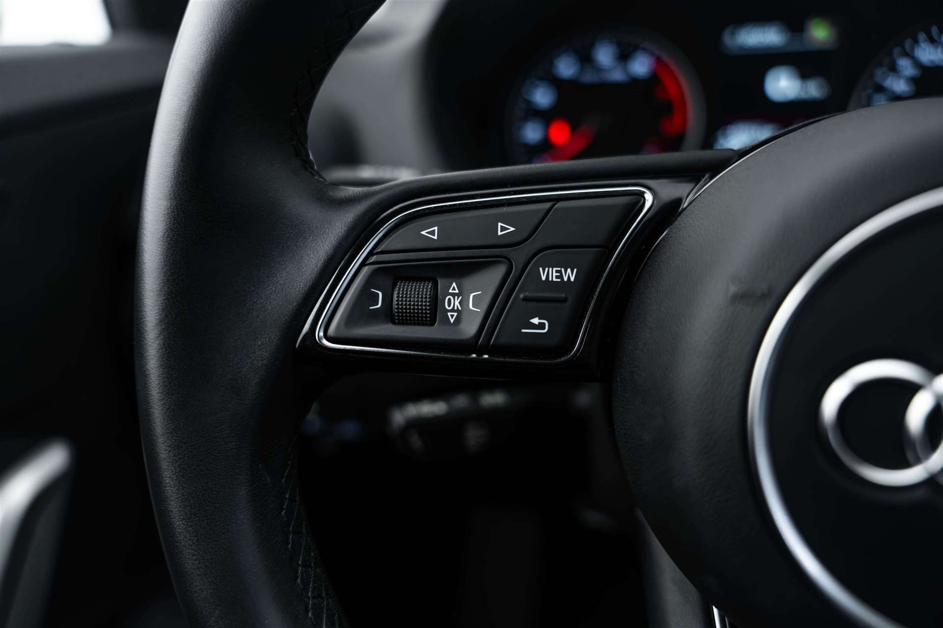 AUDI AUDI Q2 35 TFSI S-tronic-image-15