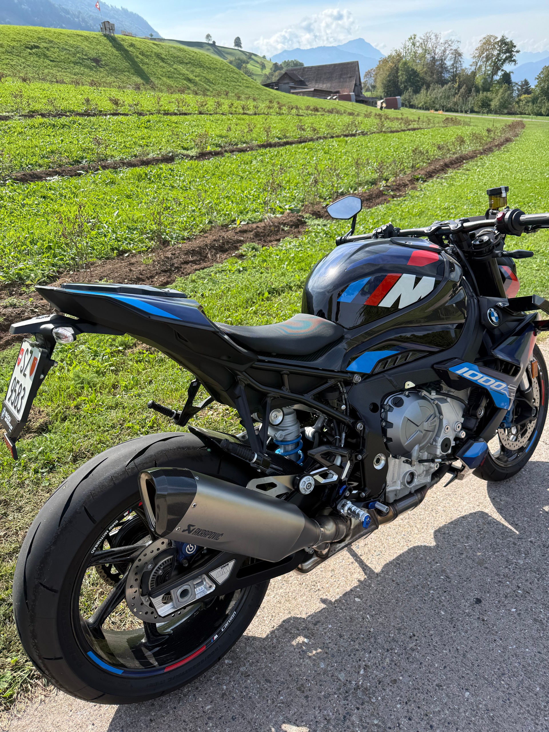 BMW M 1000 R-image-1