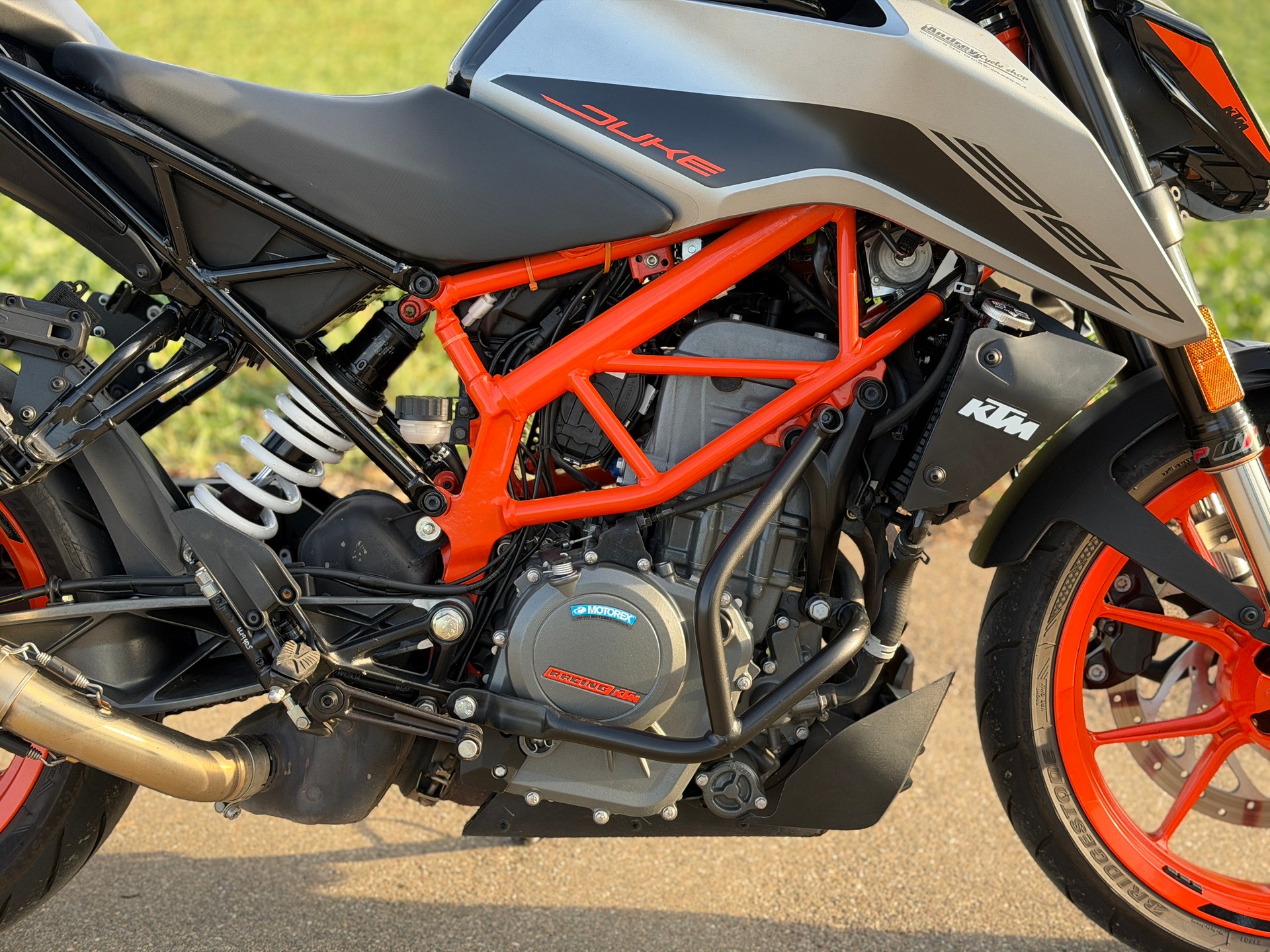 KTM 390 Duke-image-2