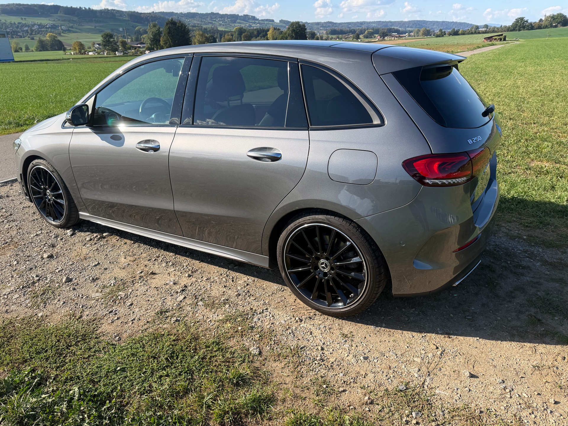 MERCEDES-BENZ B 250 AMG Line 4matic-image-1