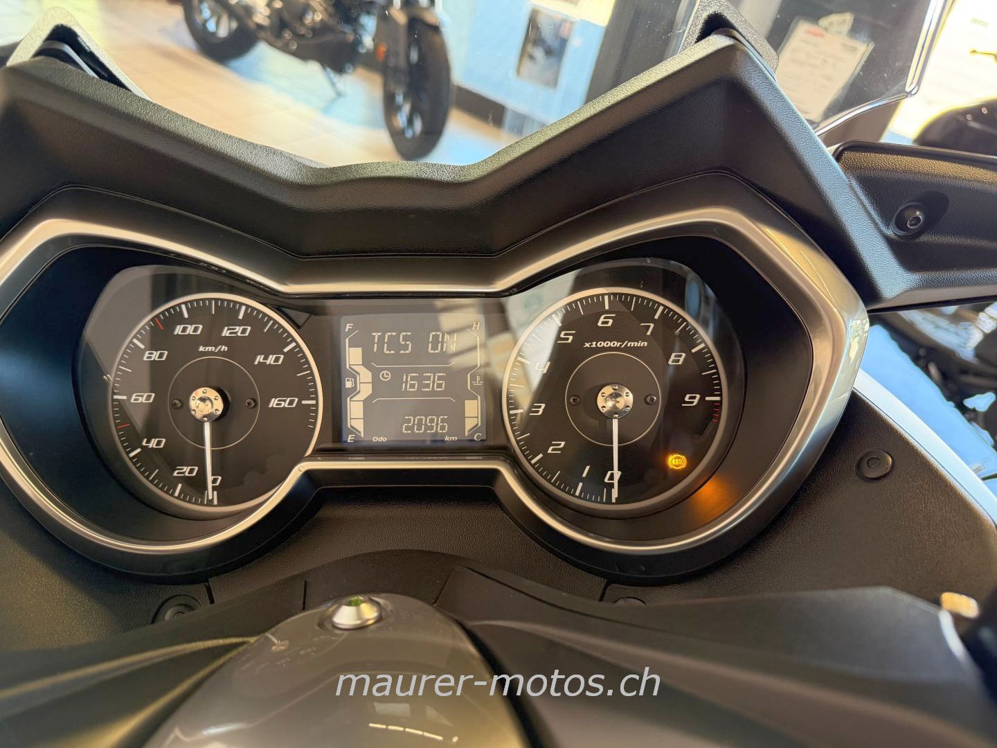 YAMAHA XMAX 300 A TECHMAX-image-5