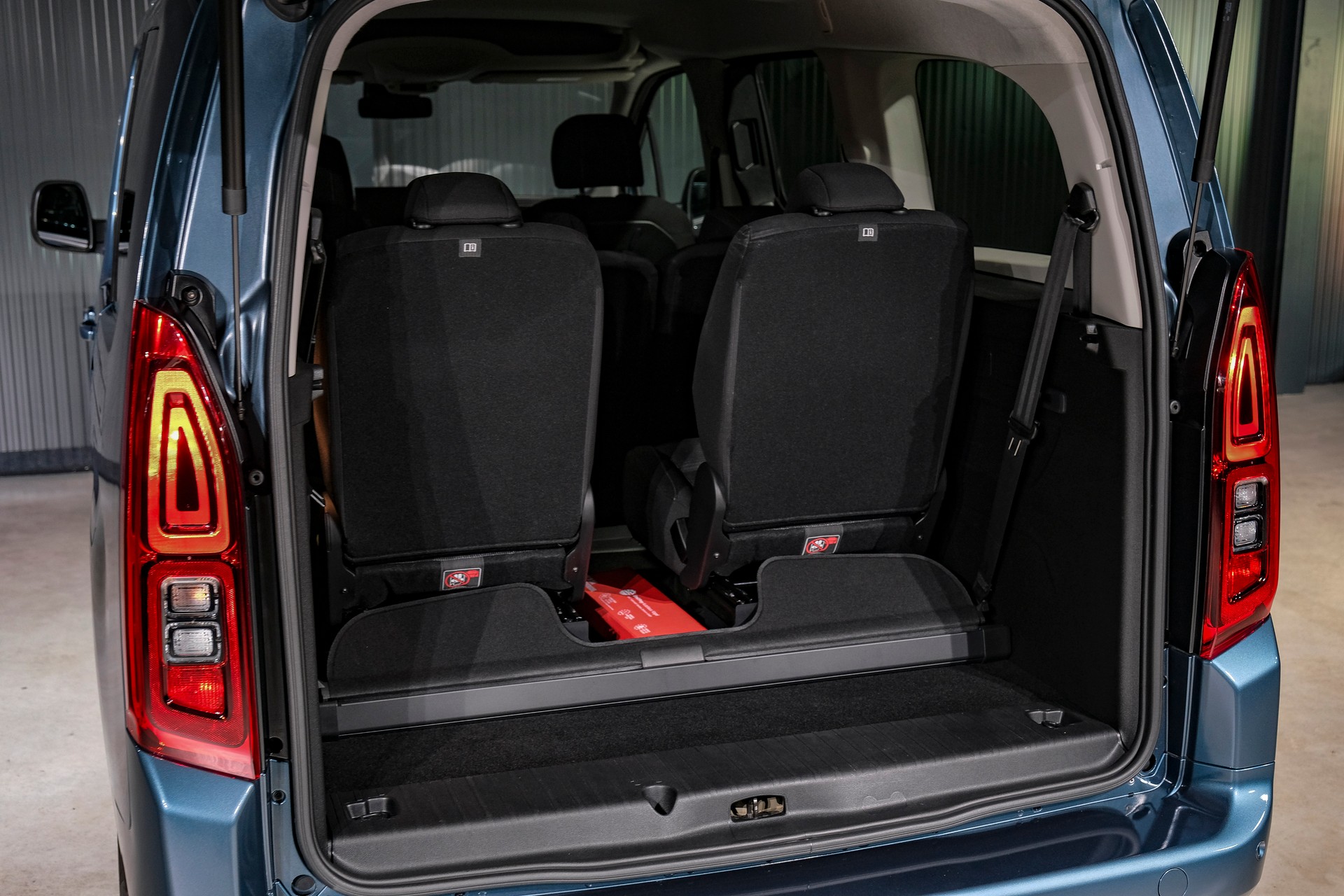 TOYOTA Proace City Verso 1.5 Trend Long Automatik-image-24