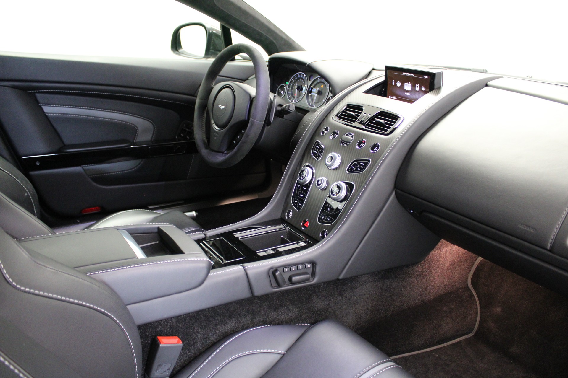 ASTON MARTIN V12 Vantage 5.9 S Sportshift-image-5