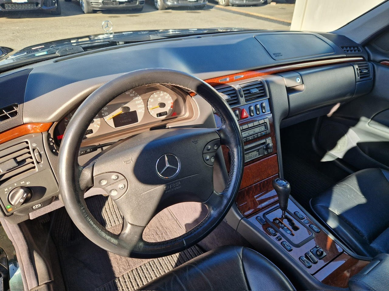 MERCEDES-BENZ E 280 Avantgarde 4-Matic Automatic-image-8