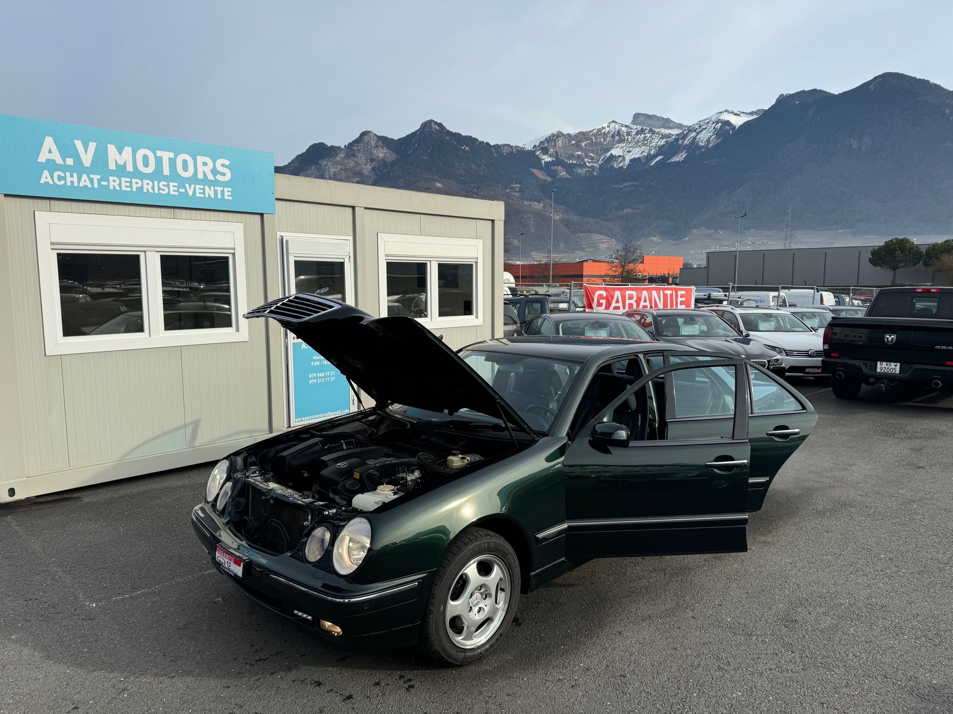 MERCEDES-BENZ E 280 Avantgarde 4-Matic Automatic-image-15