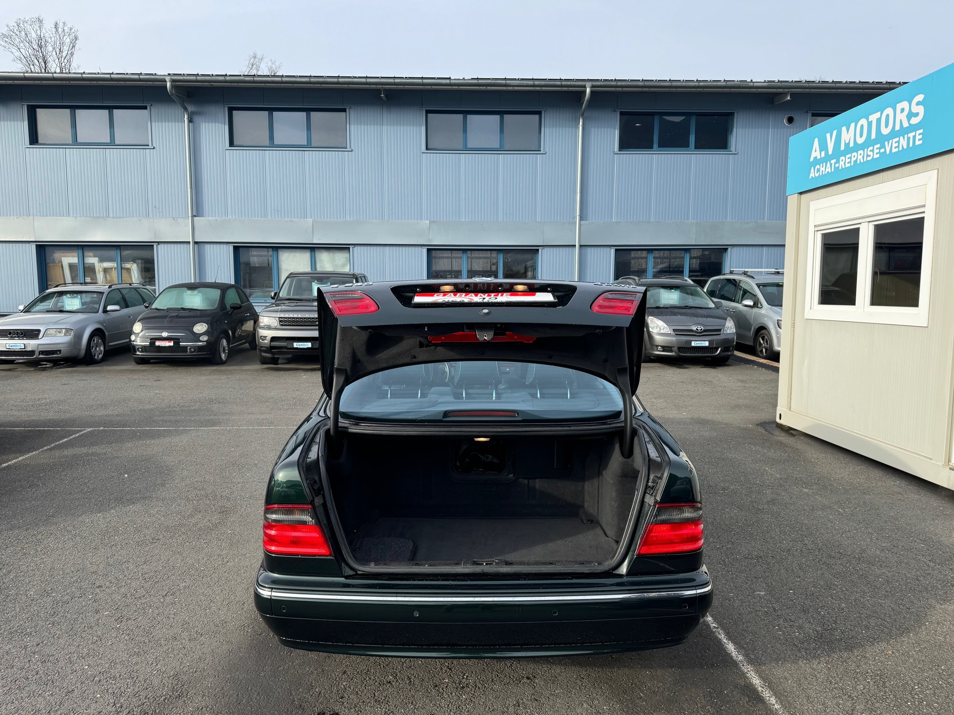 MERCEDES-BENZ E 280 Avantgarde 4-Matic Automatic-image-6