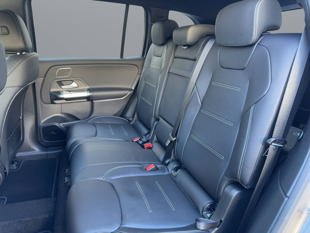 MERCEDES-BENZ EQB 350 Swiss Star AMG Line 4matic-image-11