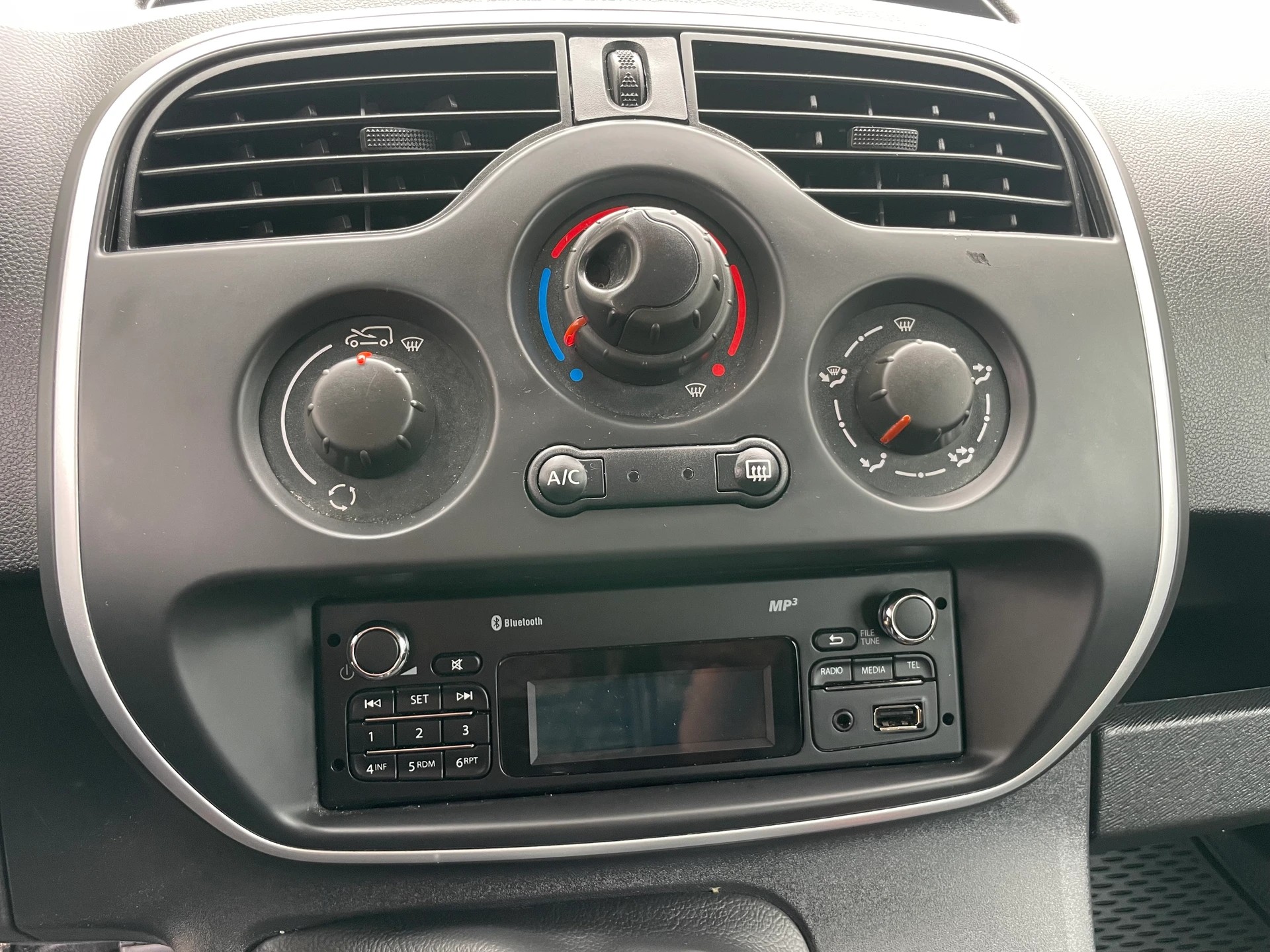 RENAULT Kangoo Maxi dCi 95 ENERGY Business 2 Pl. /2 pl. * Klimaanlage * Tempomat * Frisch Ab MFK-image-6