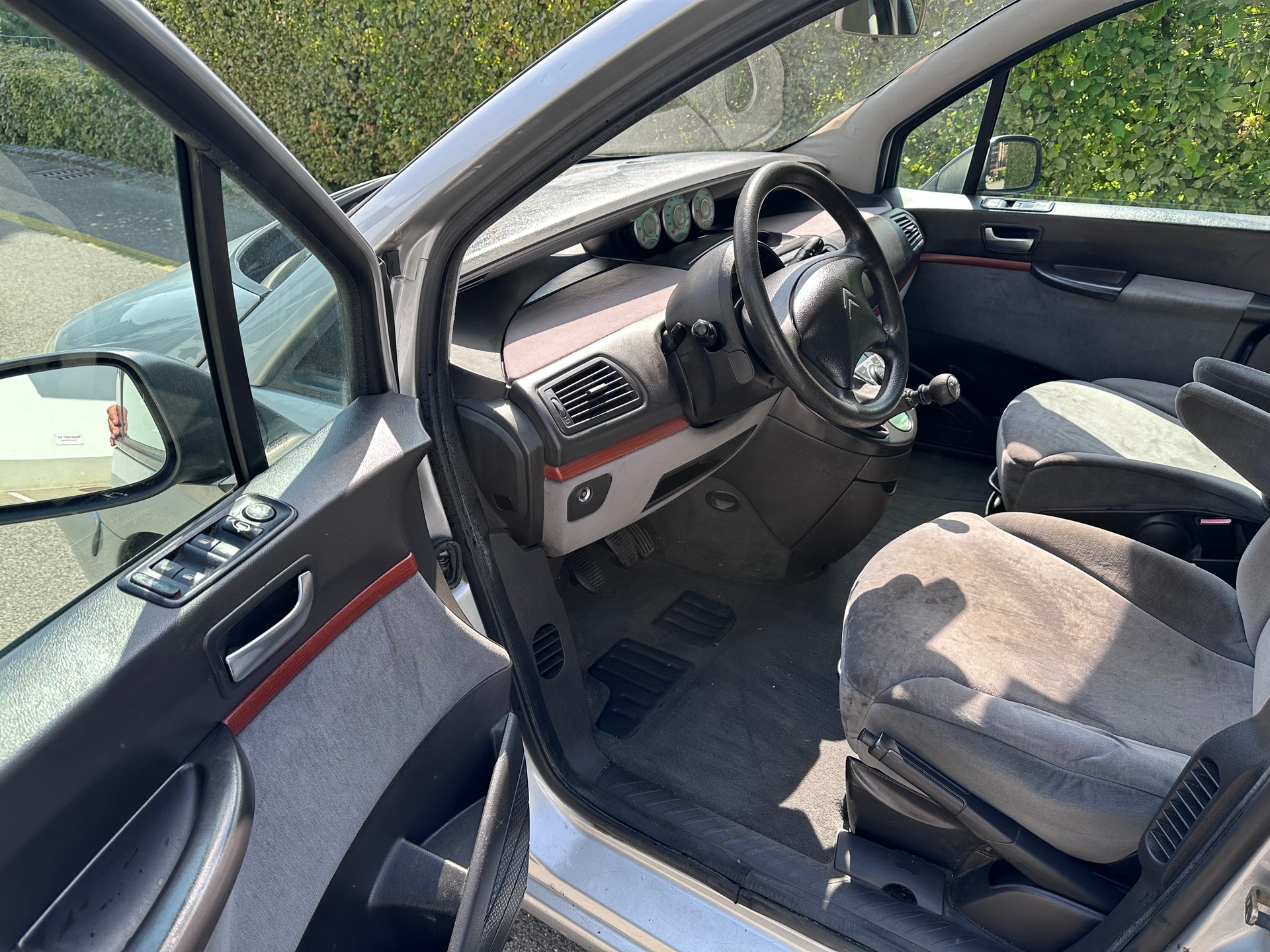 CITROEN C8 2.2 16V HDi Exclusive-image-11