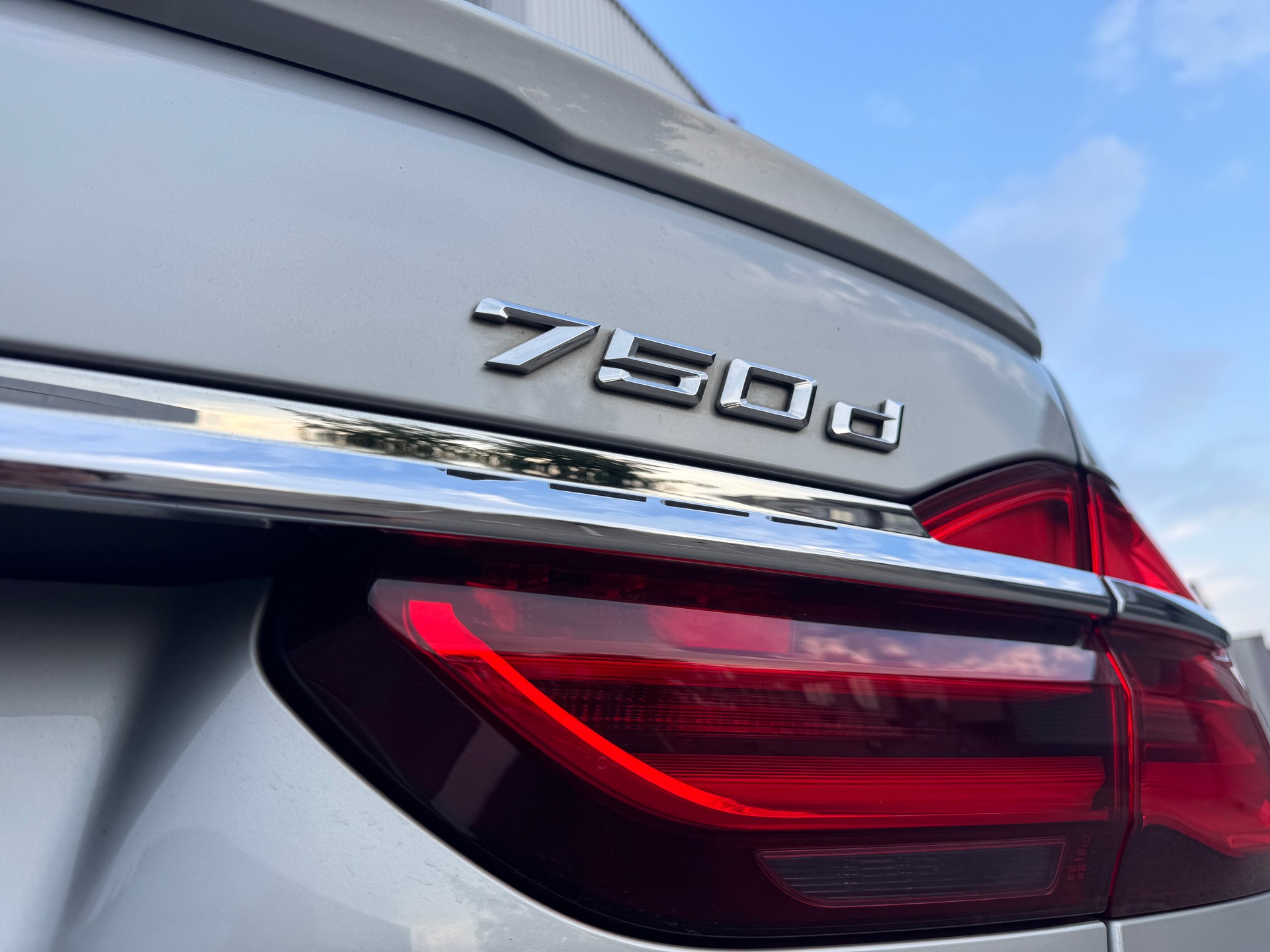 BMW 750d xDrive Steptronic-showroom-element-3