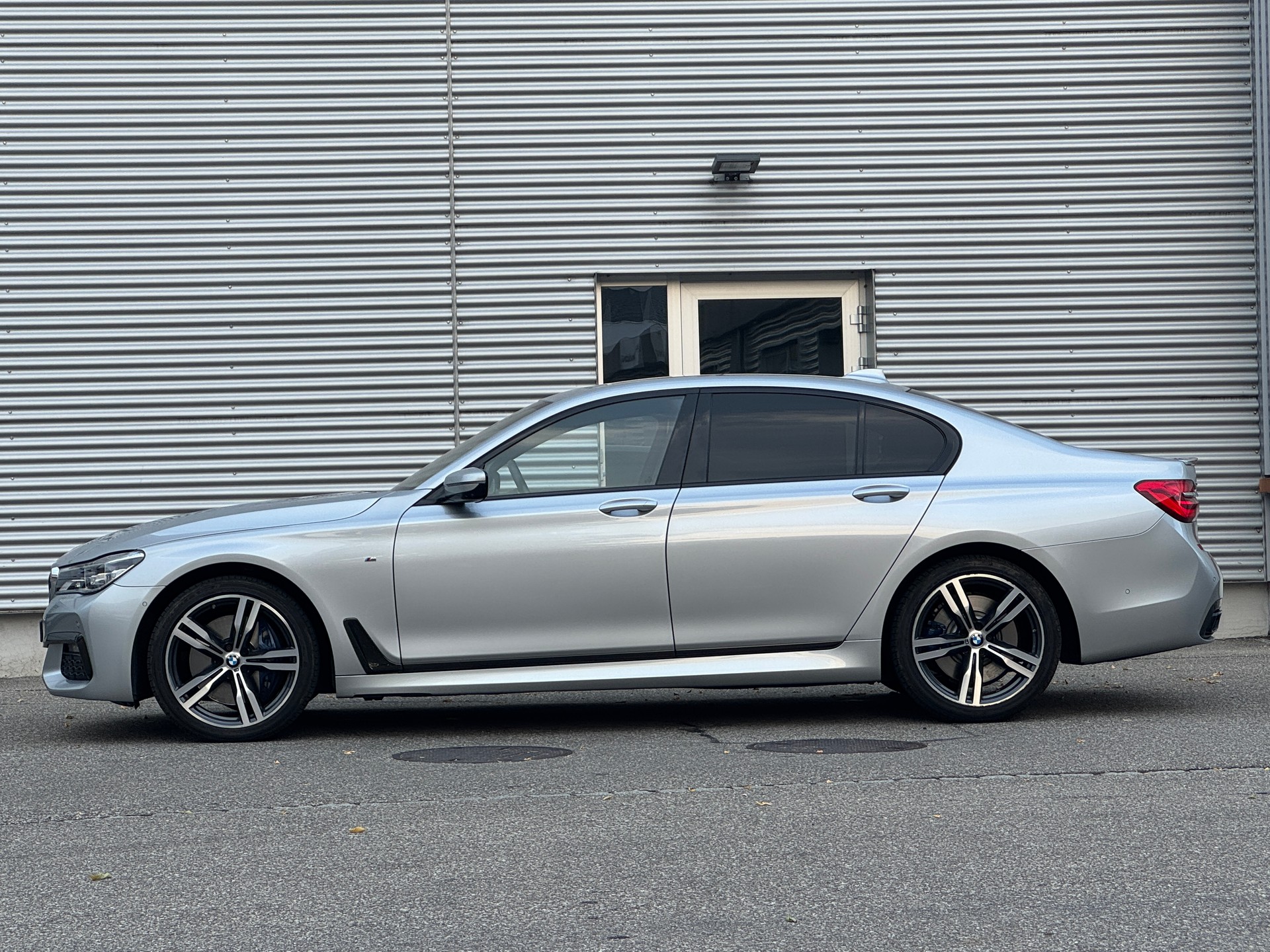 BMW 750d xDrive Steptronic-image-4