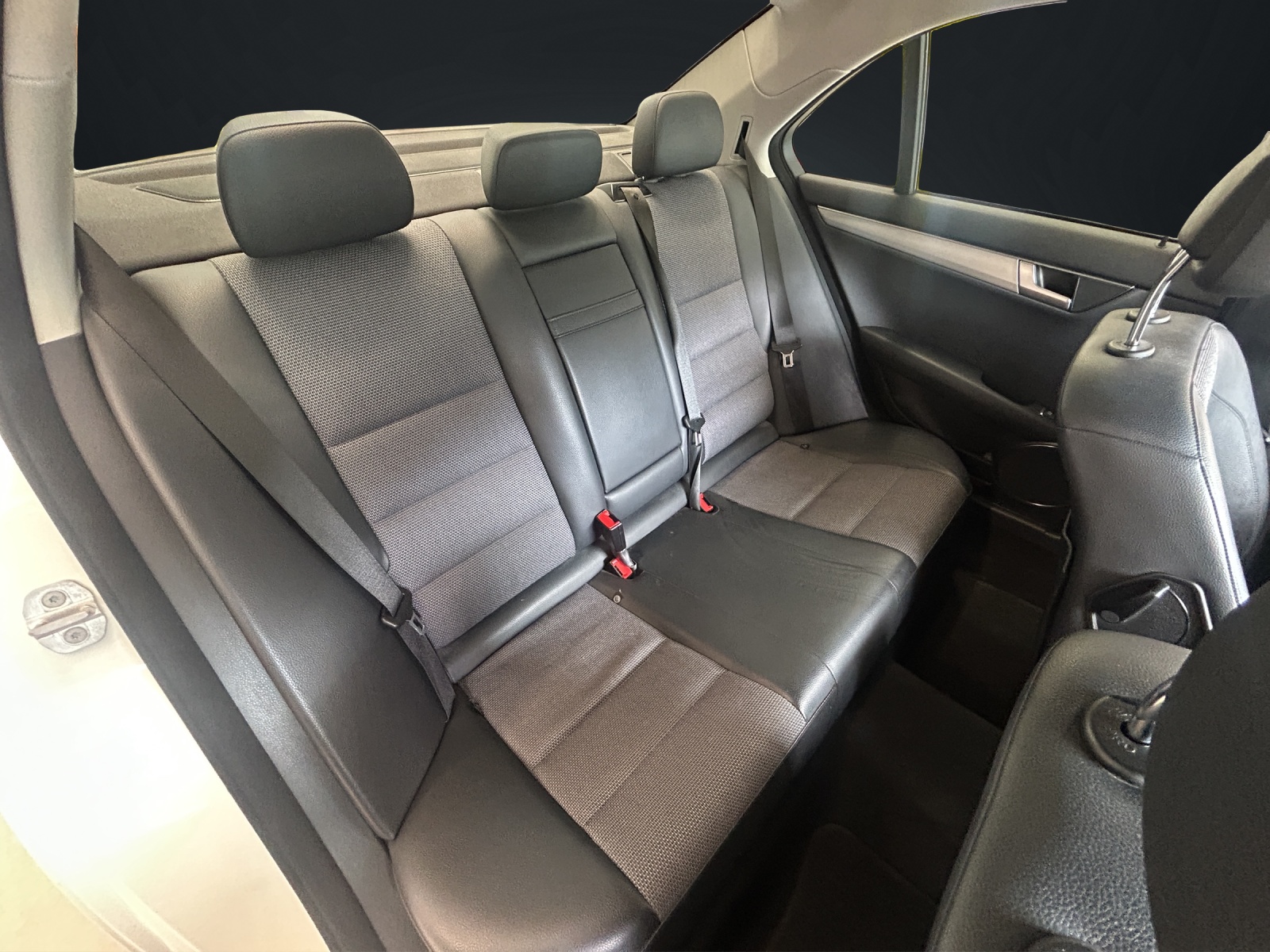 MERCEDES-BENZ C 180 BlueEfficiency Avantgarde 7G-Tronic-image-12
