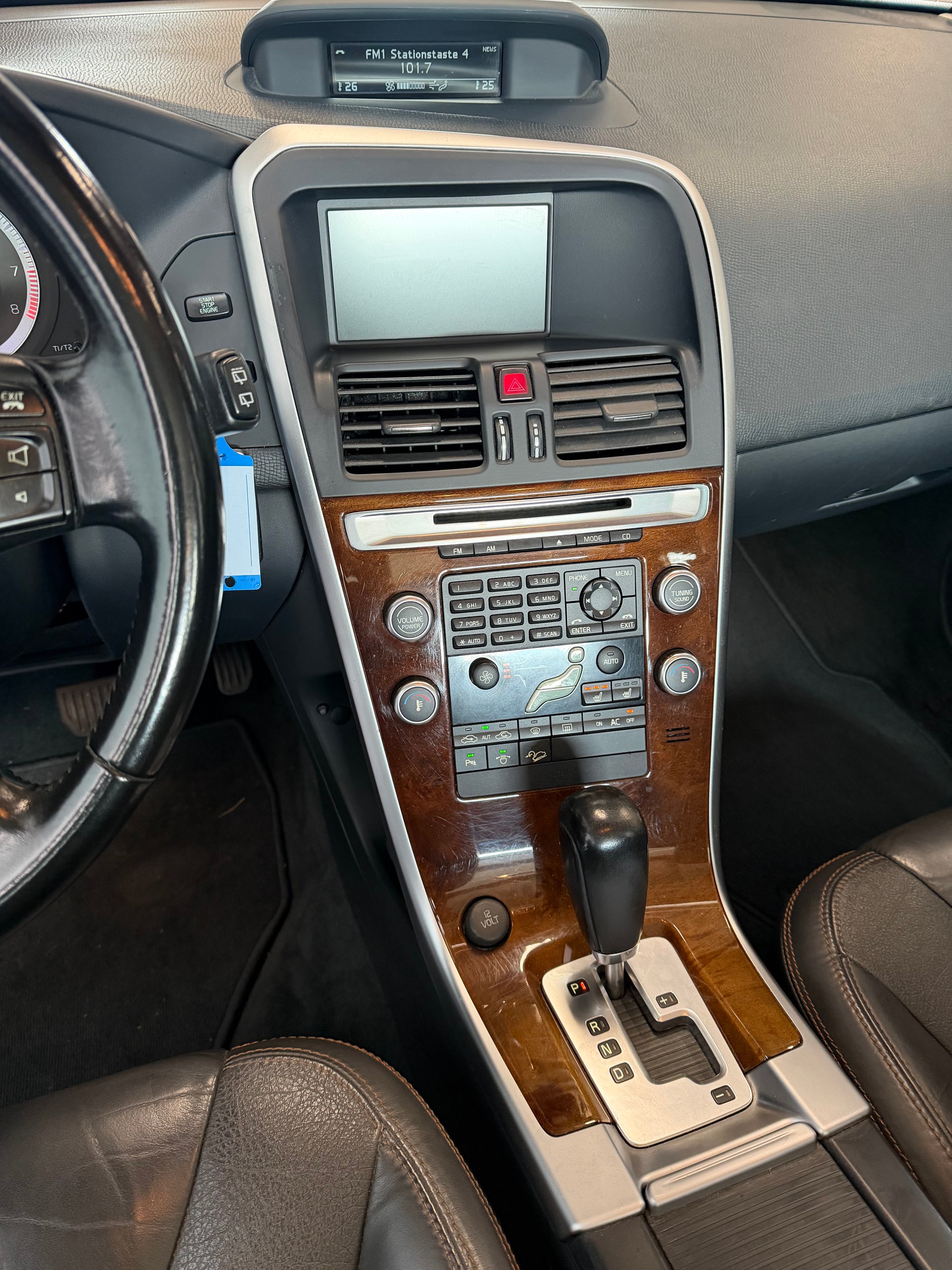 VOLVO XC60 T6 AWD Momentum Geartronic-image-12