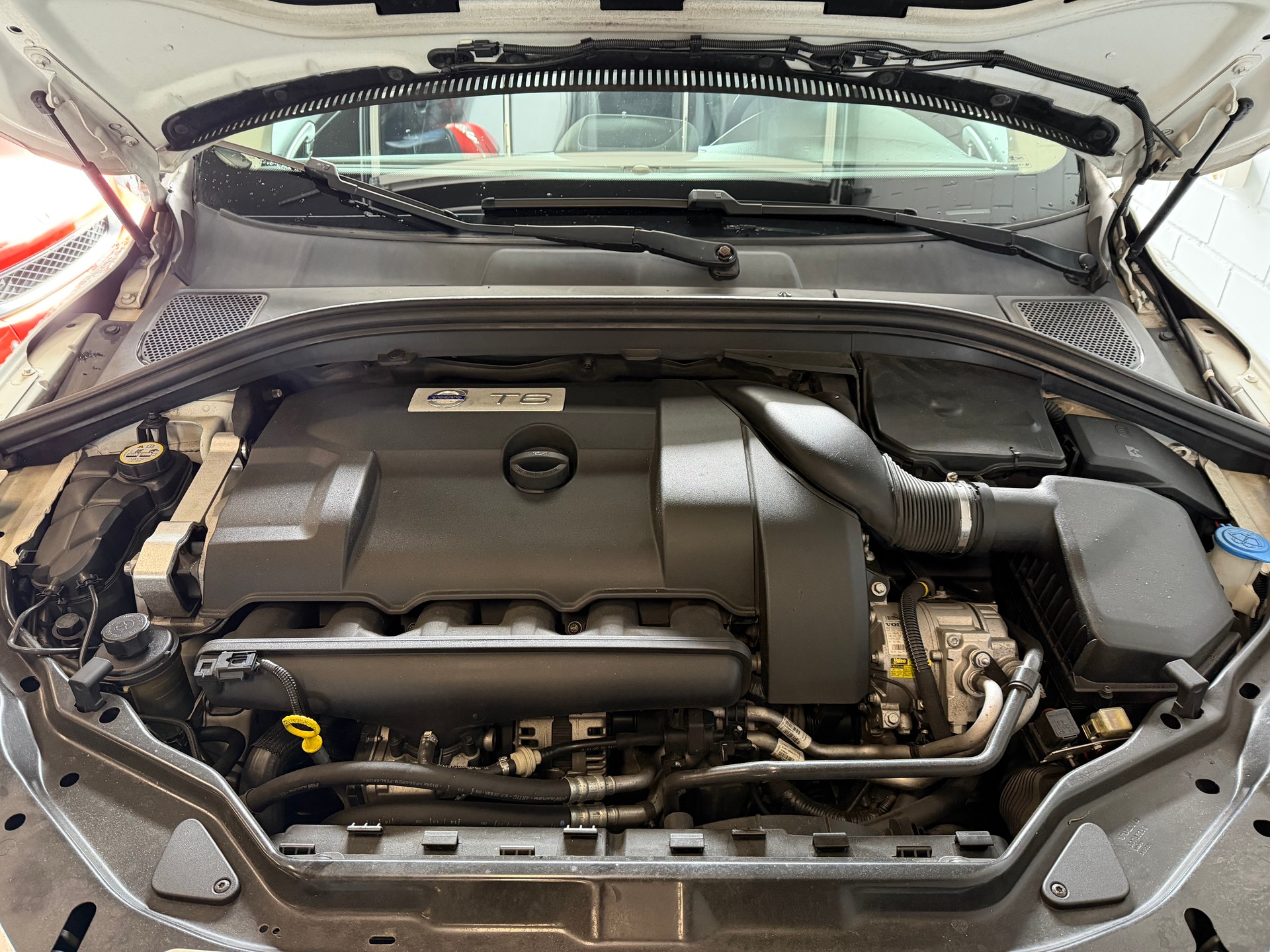 VOLVO XC60 T6 AWD Momentum Geartronic-image-2