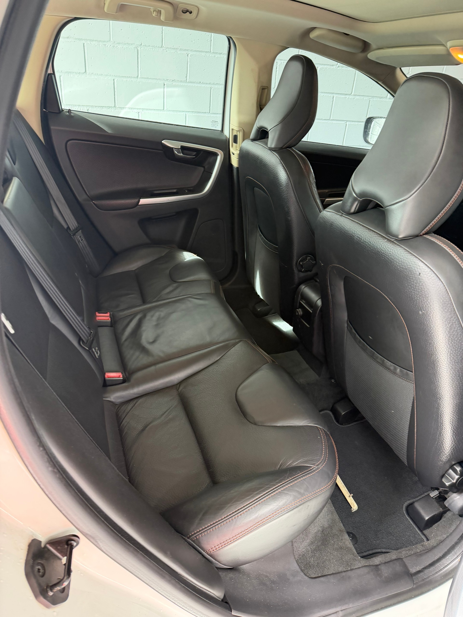 VOLVO XC60 T6 AWD Momentum Geartronic-image-8