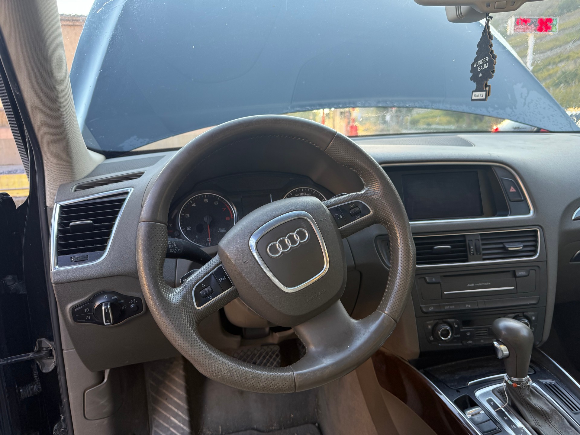 AUDI Q5 2.0 TFSI quattro S-tronic-image-14