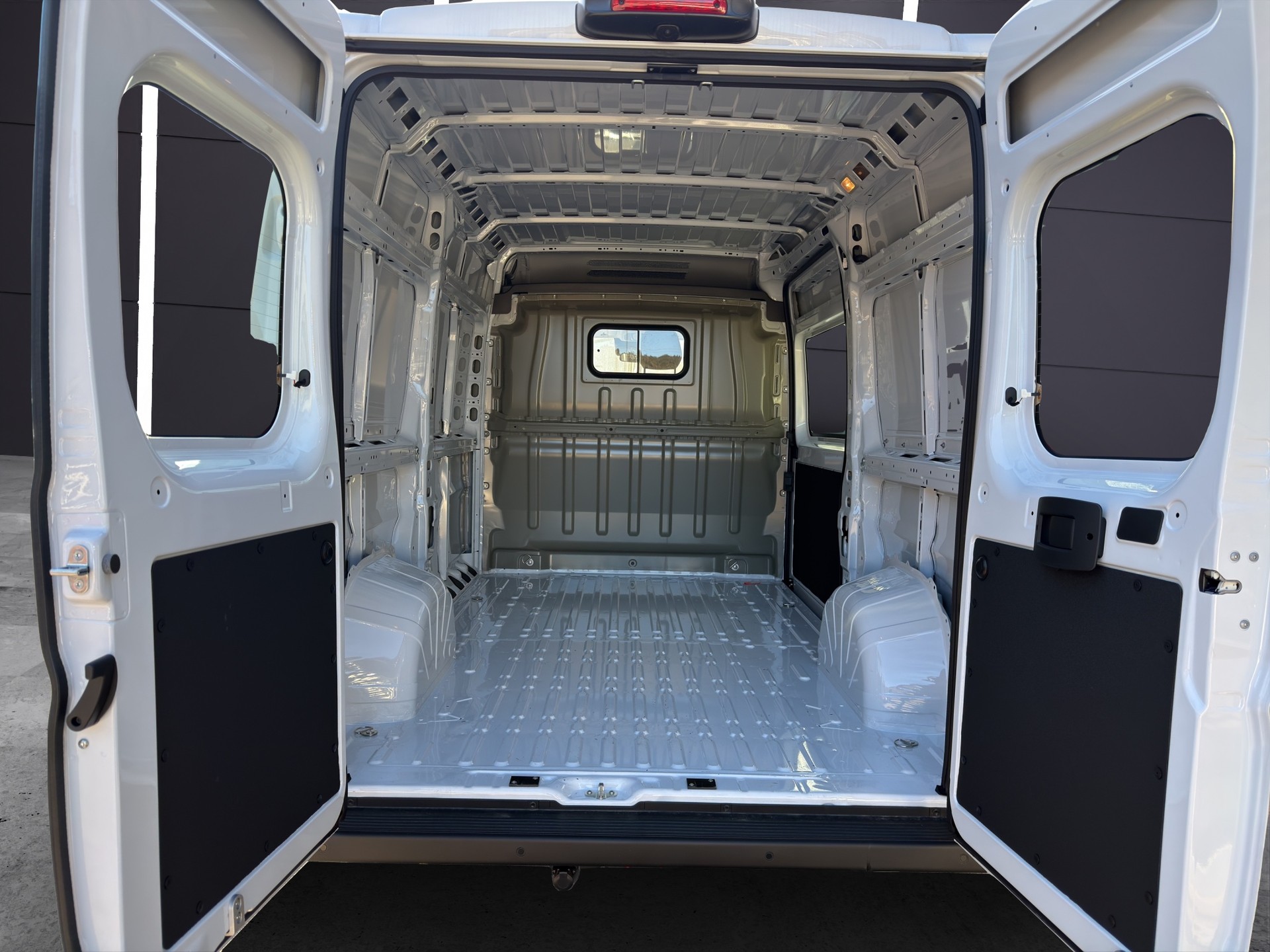 CITROEN Jumper 35 2.2 BlueHDi L2H2 EAT8-image-6