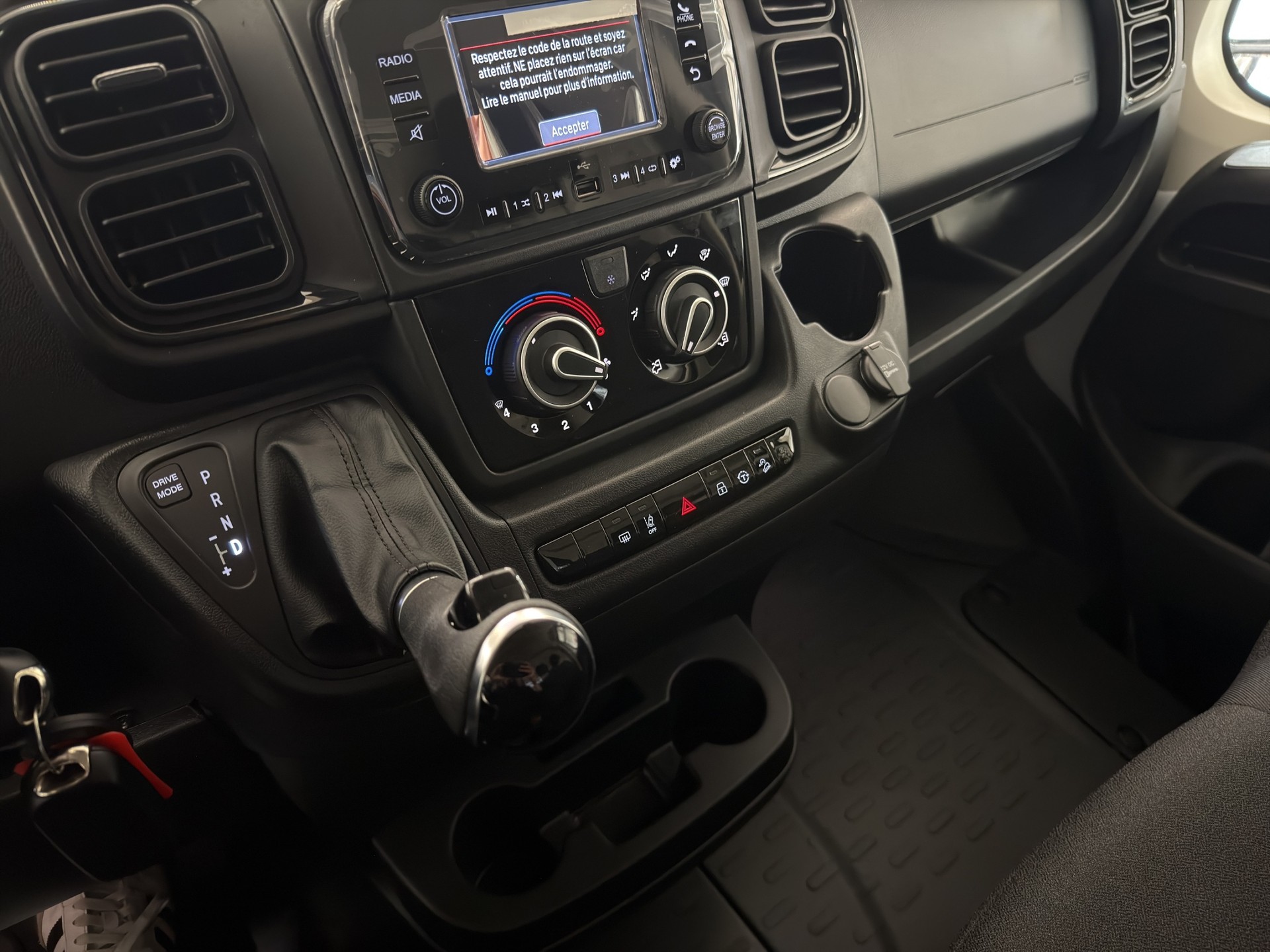 CITROEN Jumper 35 2.2 BlueHDi L2H2 EAT8-image-10