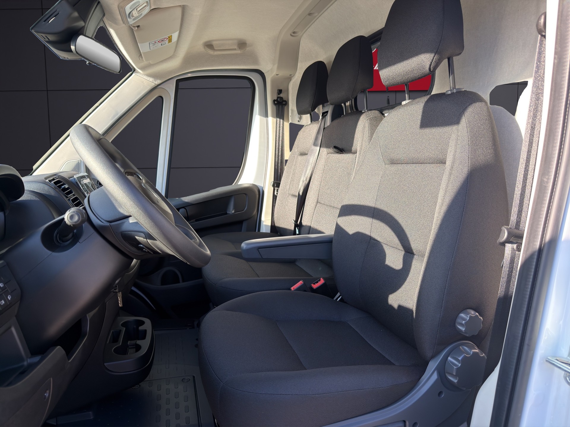 CITROEN Jumper 35 2.2 BlueHDi L2H2 EAT8-image-5