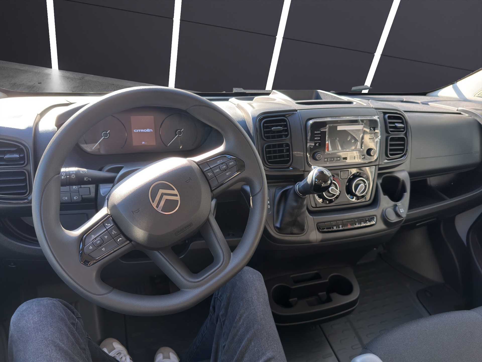 CITROEN Jumper 35 2.2 BlueHDi L2H2 EAT8-image-7