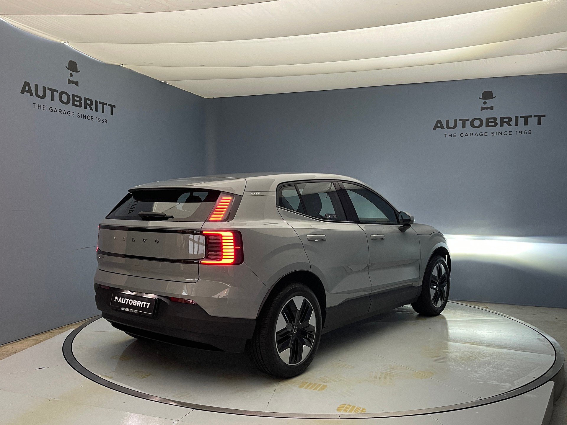 VOLVO EX30 E40 Core-showroom-element-3