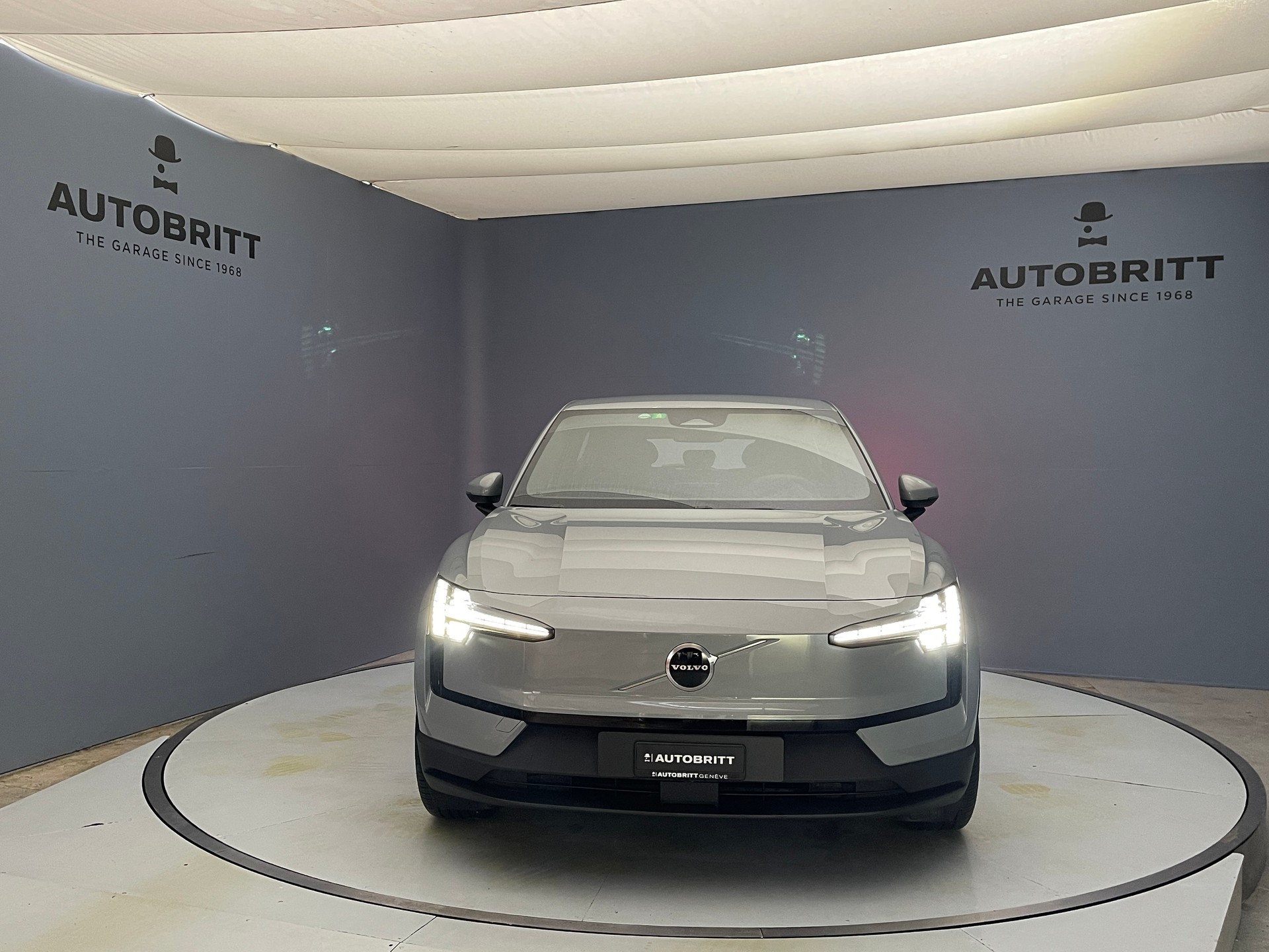 VOLVO EX30 E40 Core-showroom-element-2