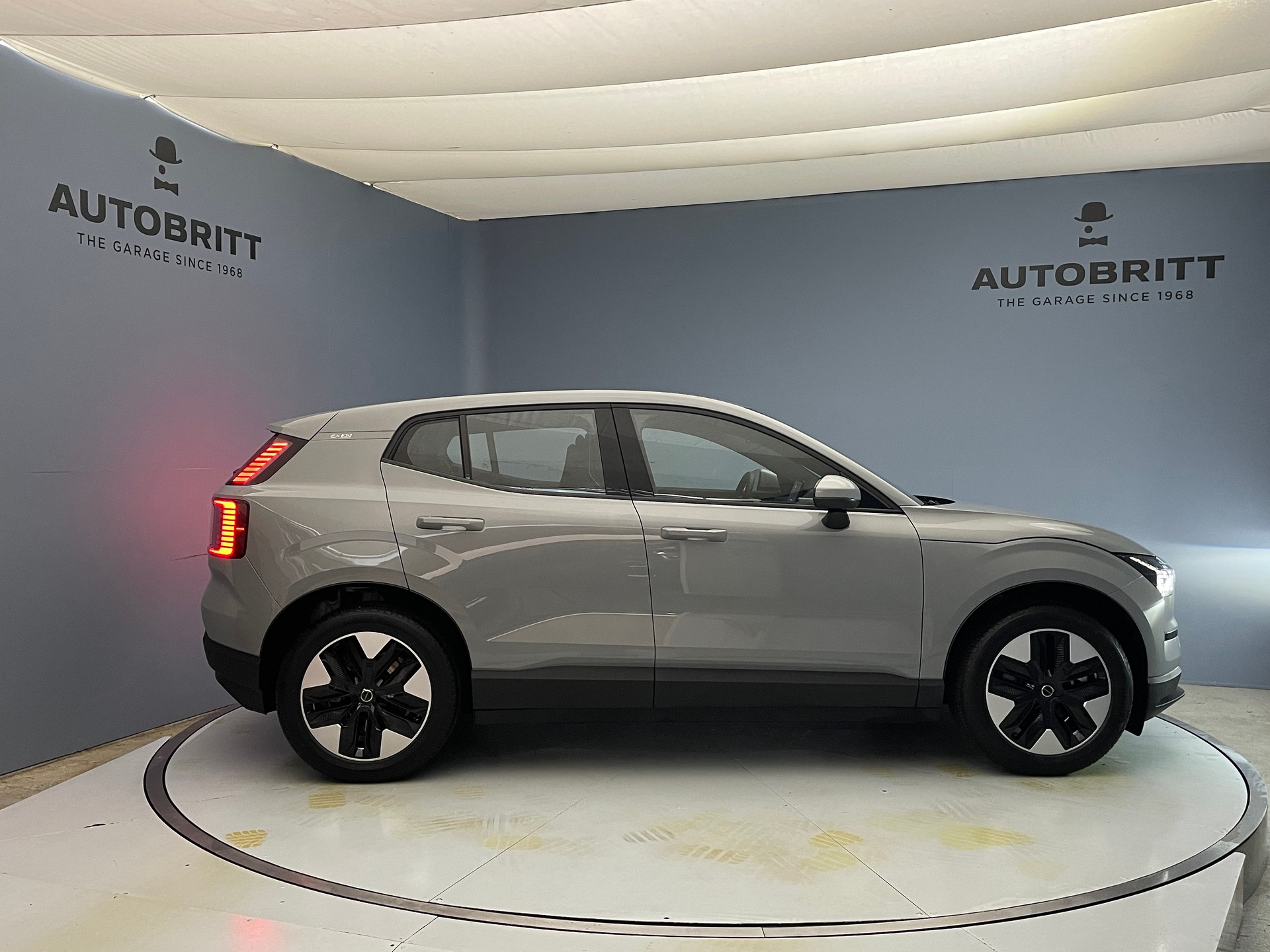 VOLVO EX30 E40 Core-showroom-element-1