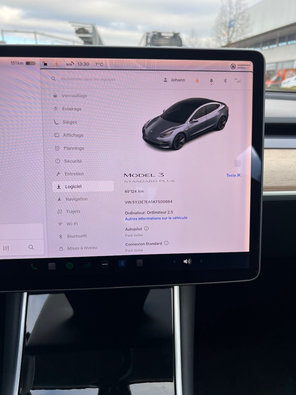 TESLA Model 3-image-11