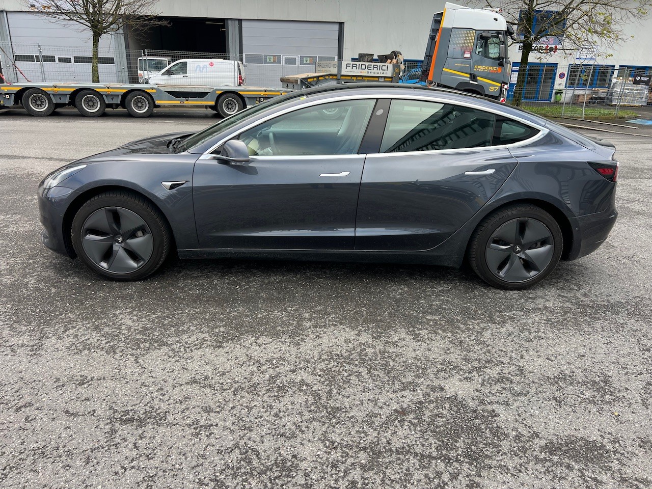 TESLA Model 3-image-2